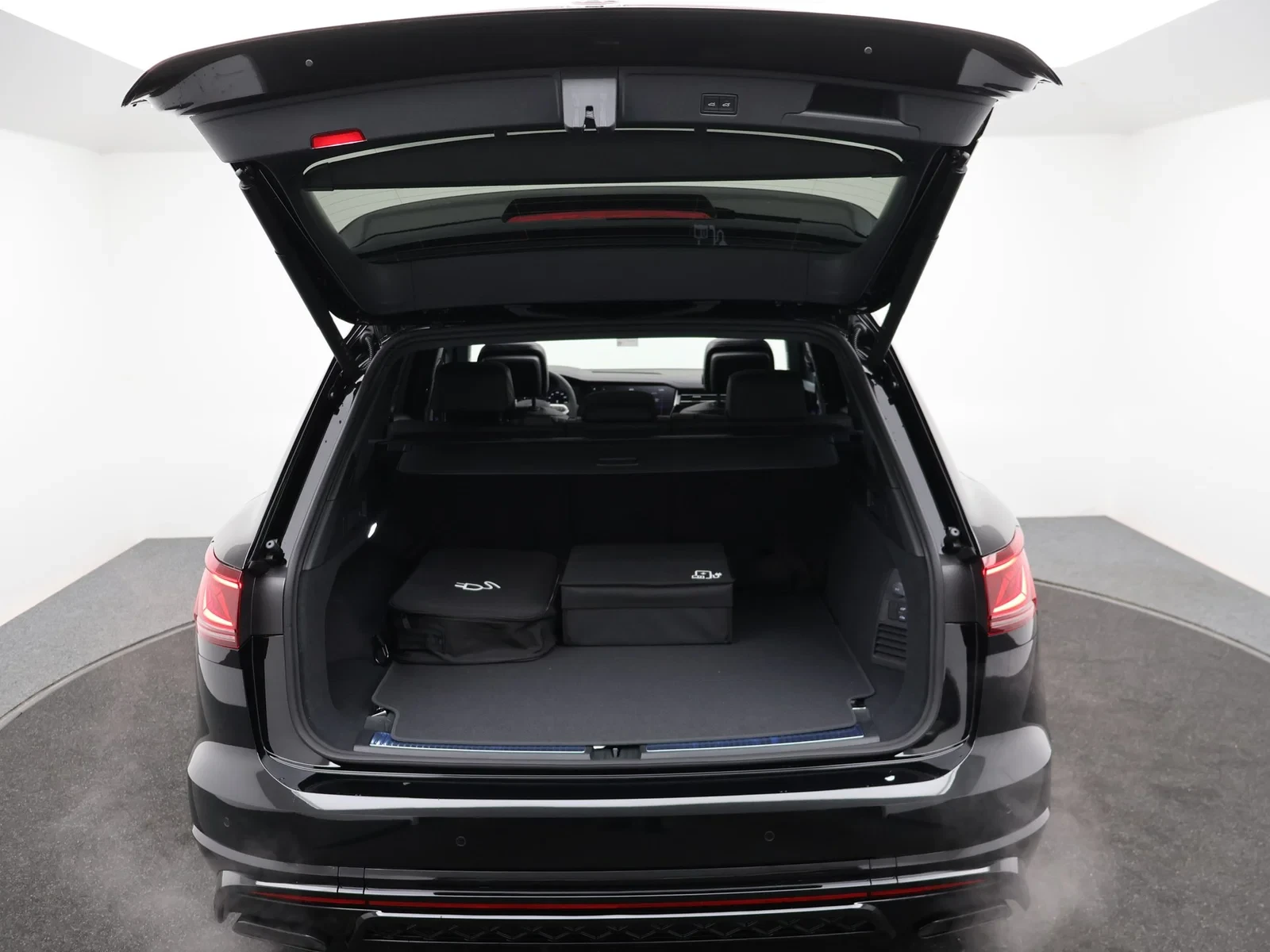 Volkswagen-Touareg-image-10