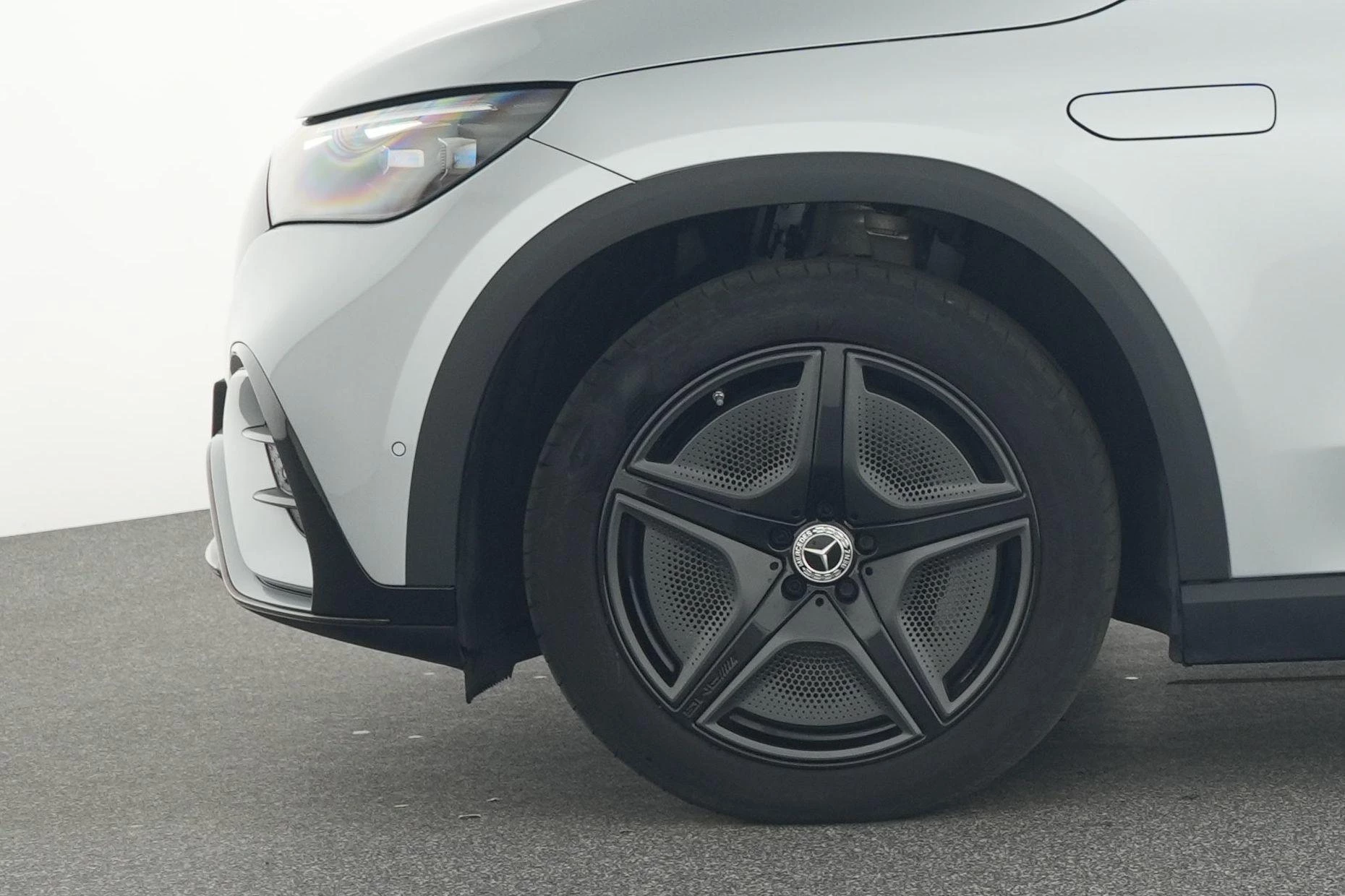 Mercedes-Benz-EQE-image-7