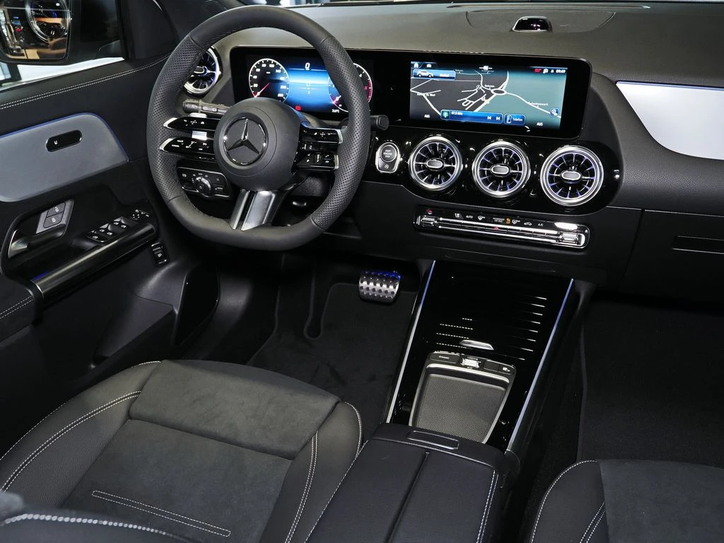 Mercedes-Benz-GLA 200 d-image-8