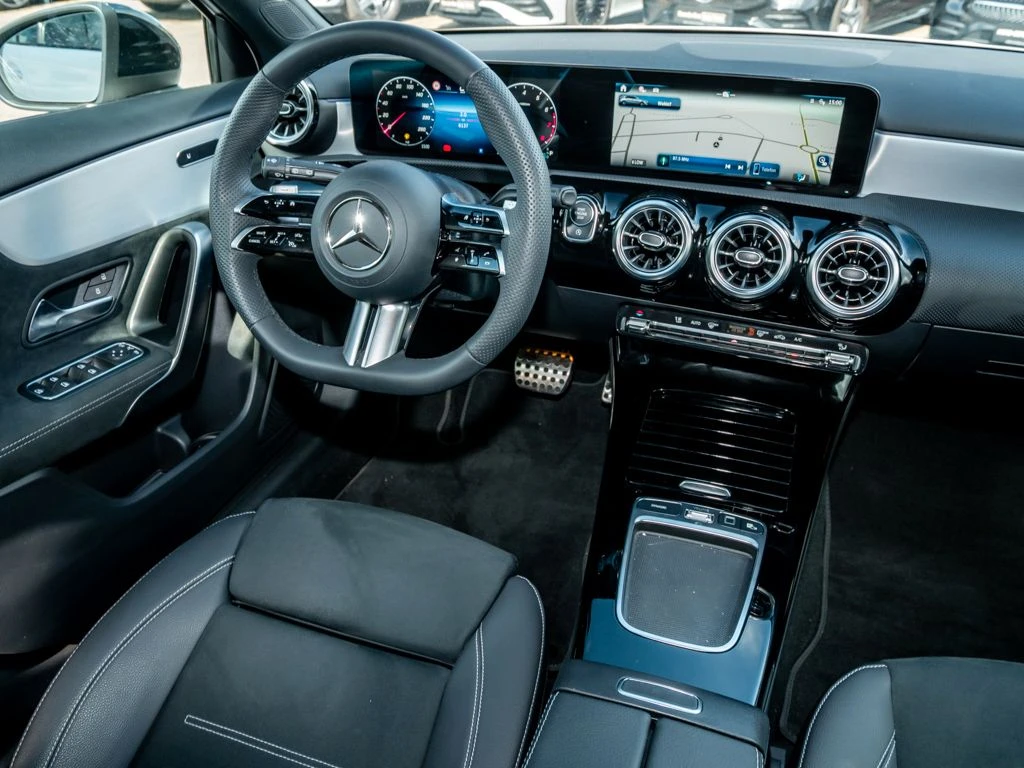 Mercedes-Benz-A-Klasse 200-image-9