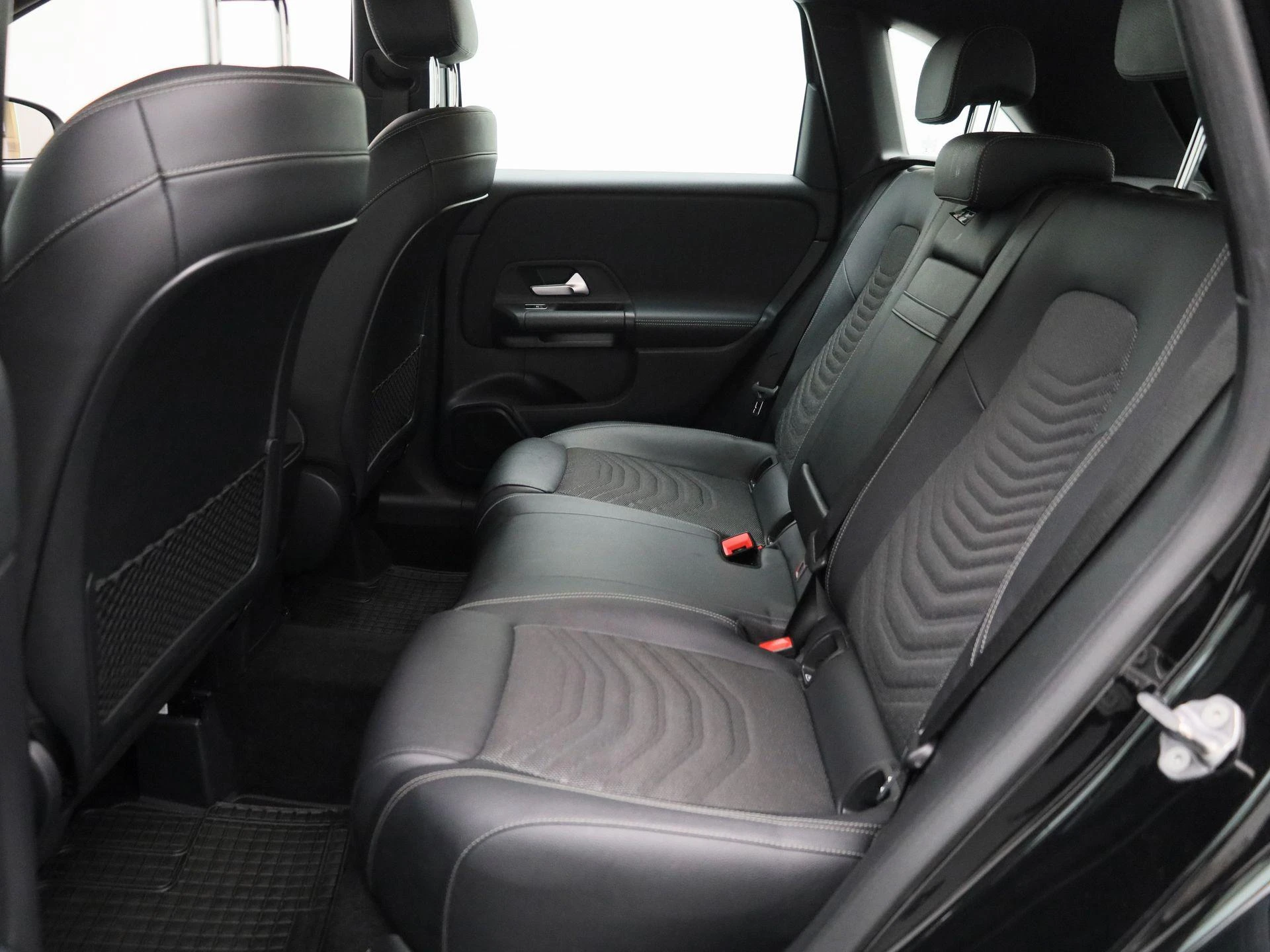 Mercedes-Benz-B-Klasse-image-10