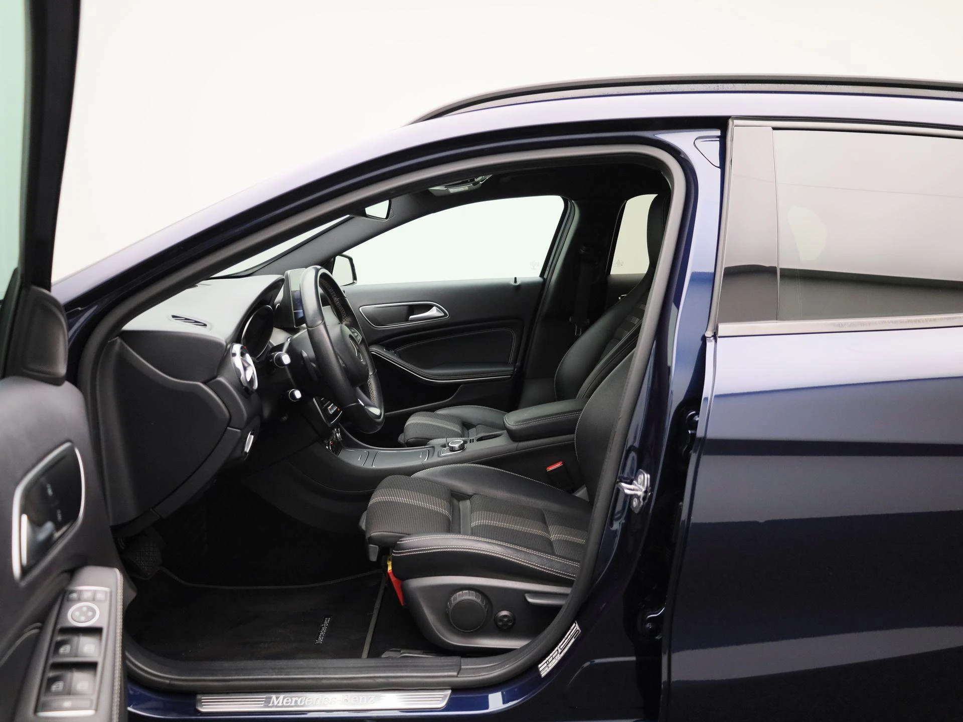 Mercedes-Benz-GLA-image-8