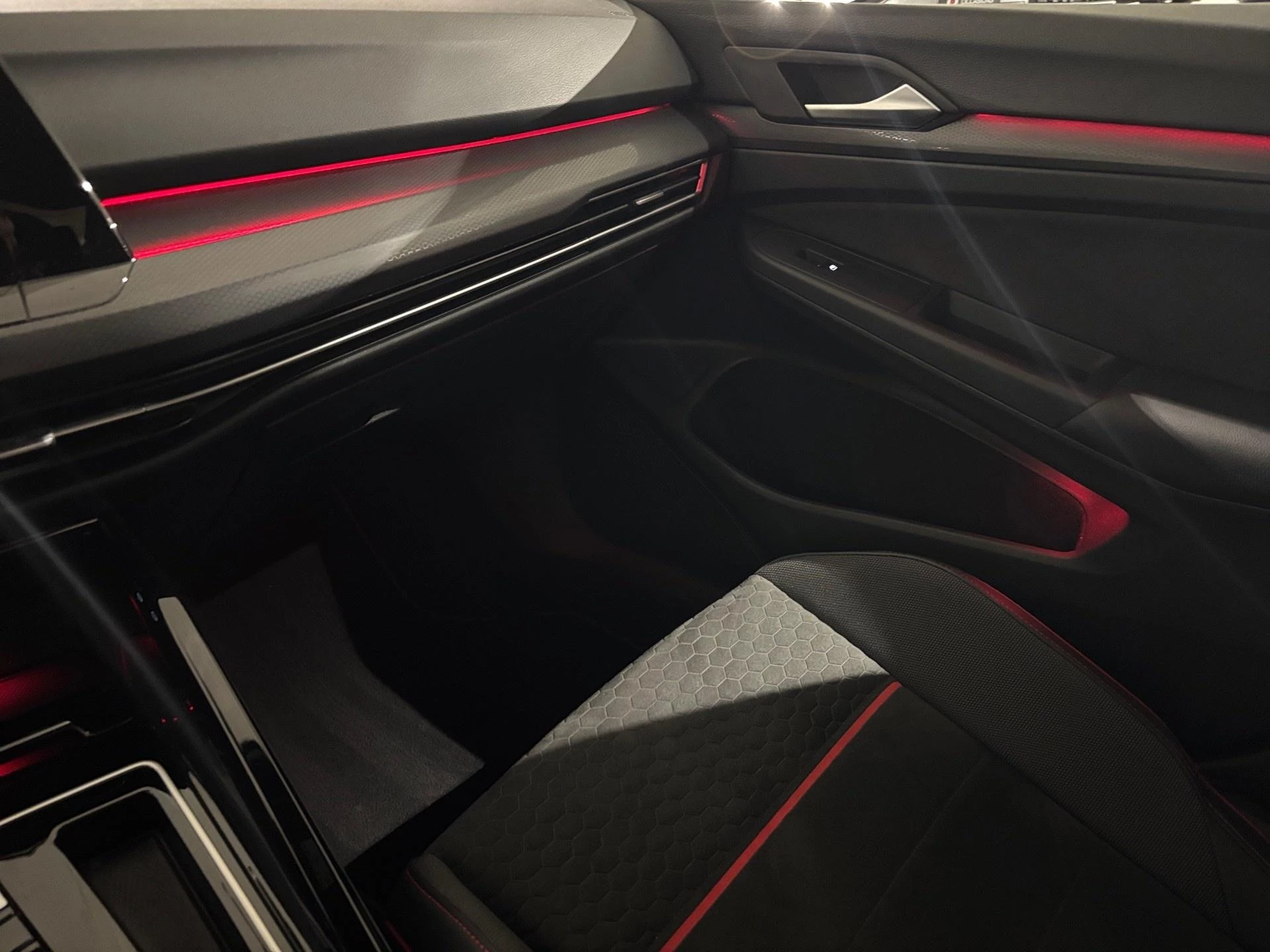 Volkswagen-Golf-image-8