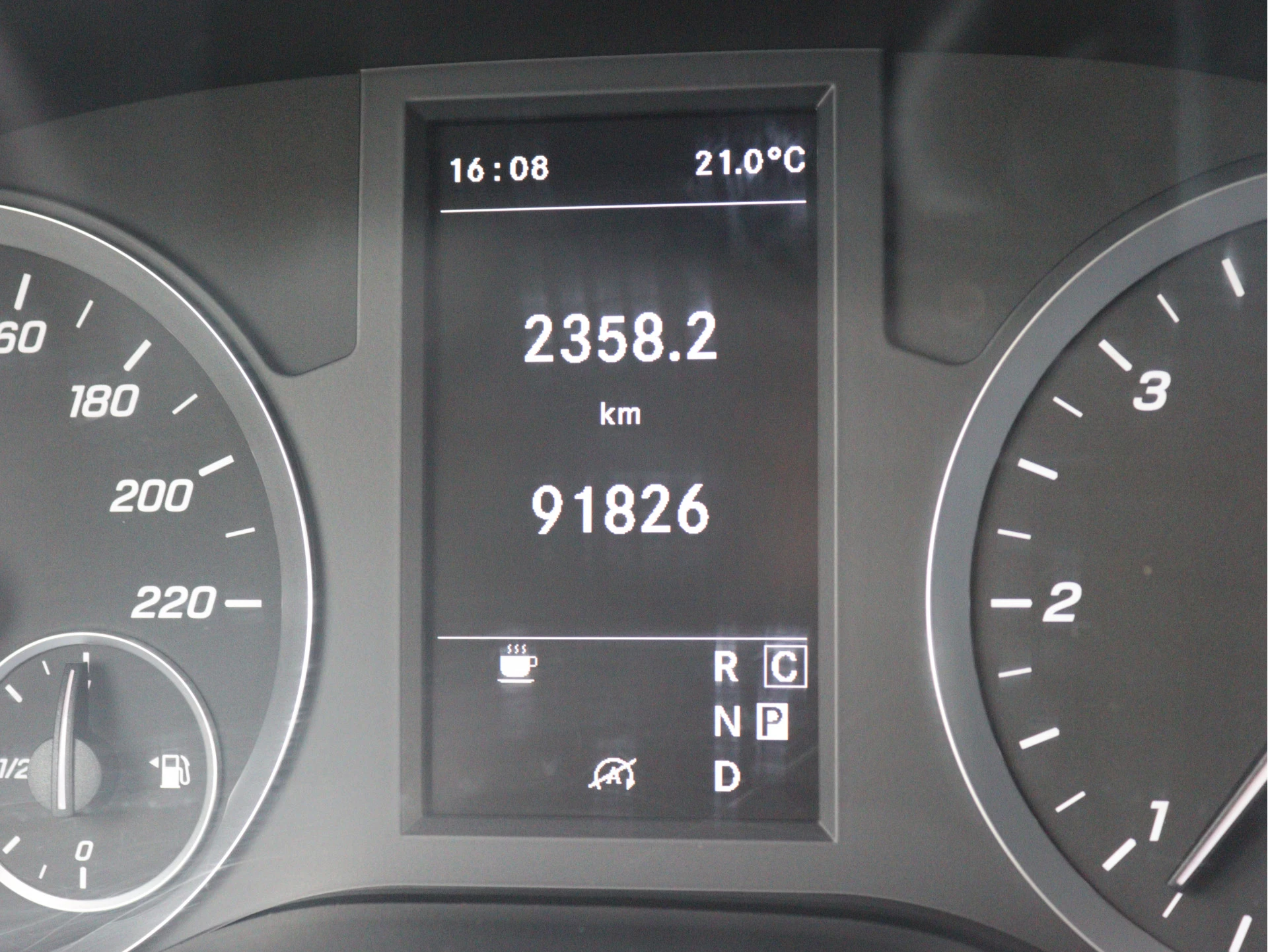 Mercedes-Benz-Vito-image-5