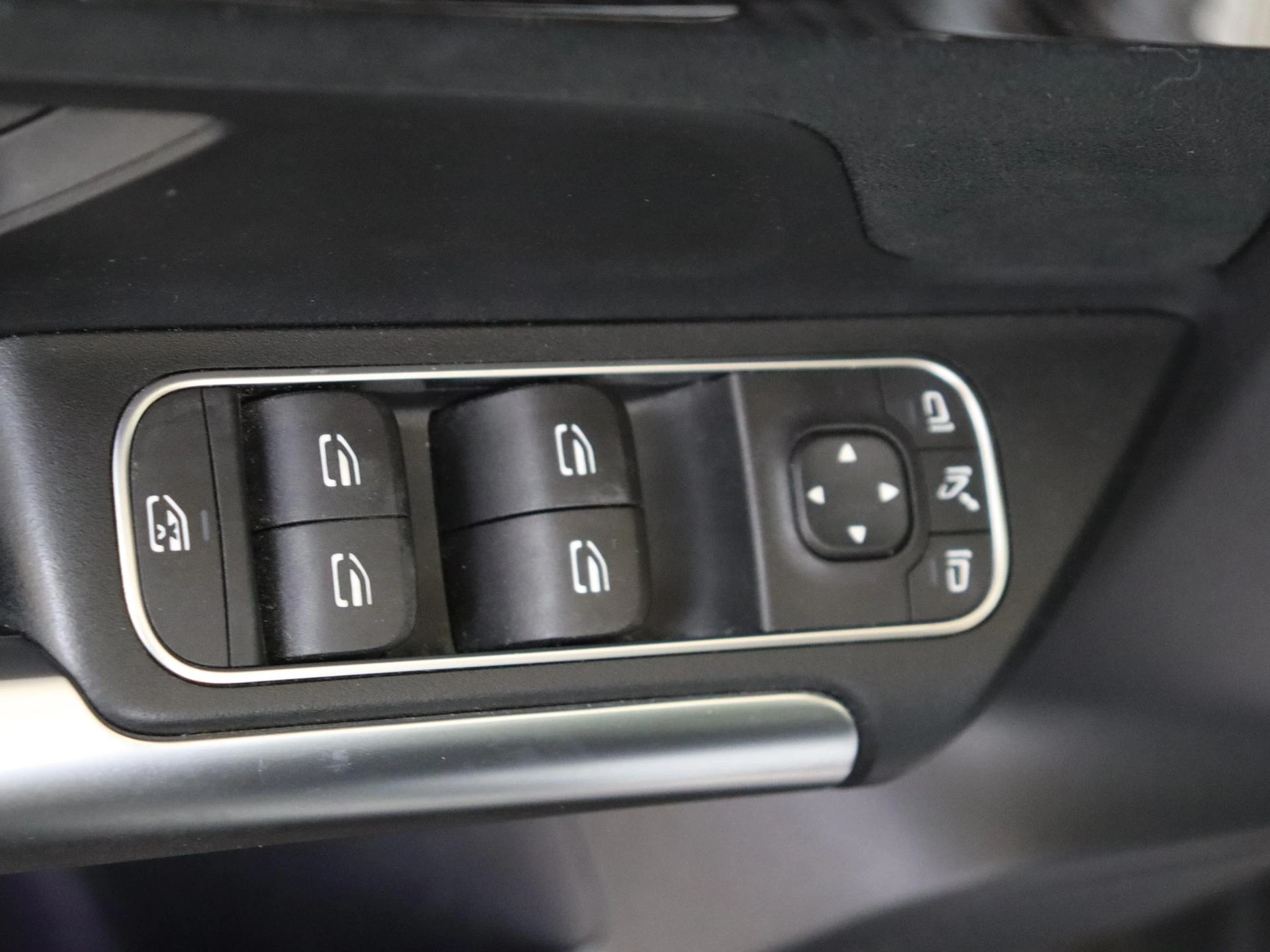 Mercedes-Benz-GLA-image-26