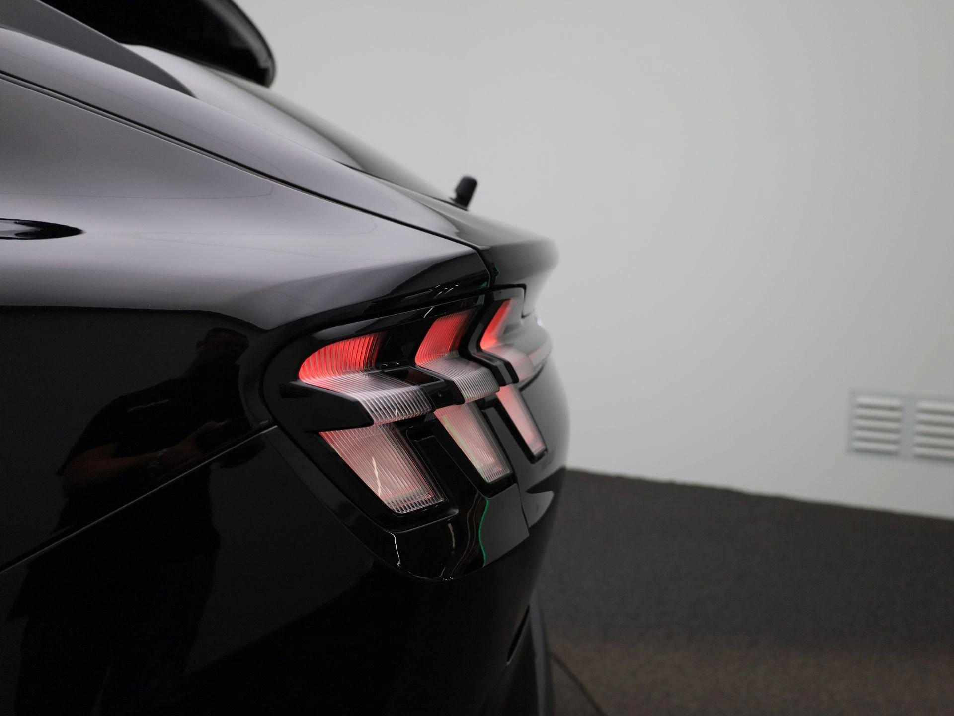 Ford Mustang Mach-E 72kWh Standard Range RWD