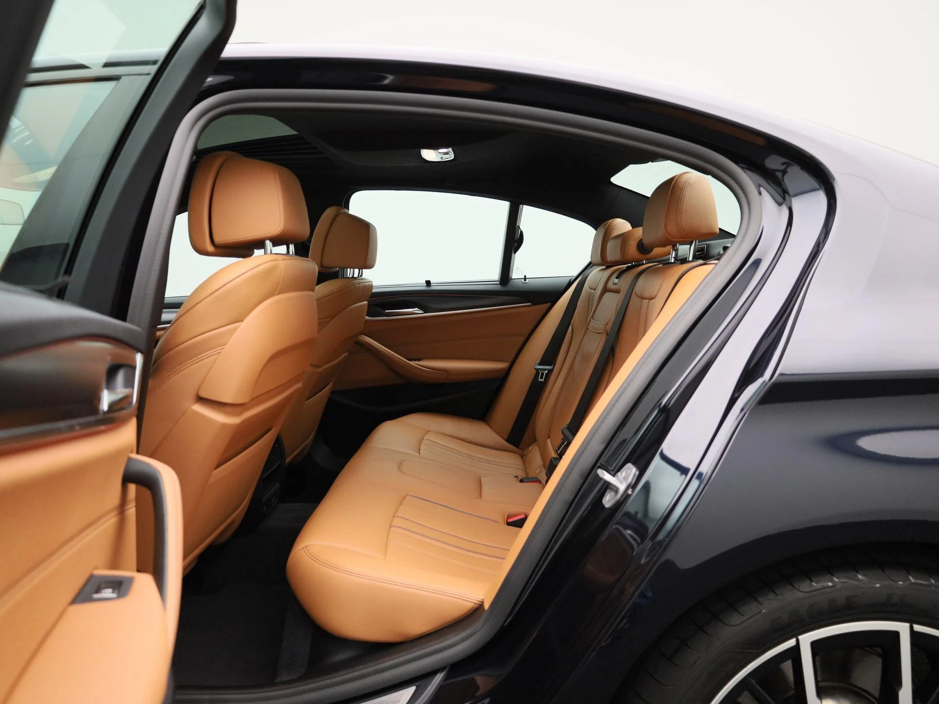 BMW-5 Serie-image-10