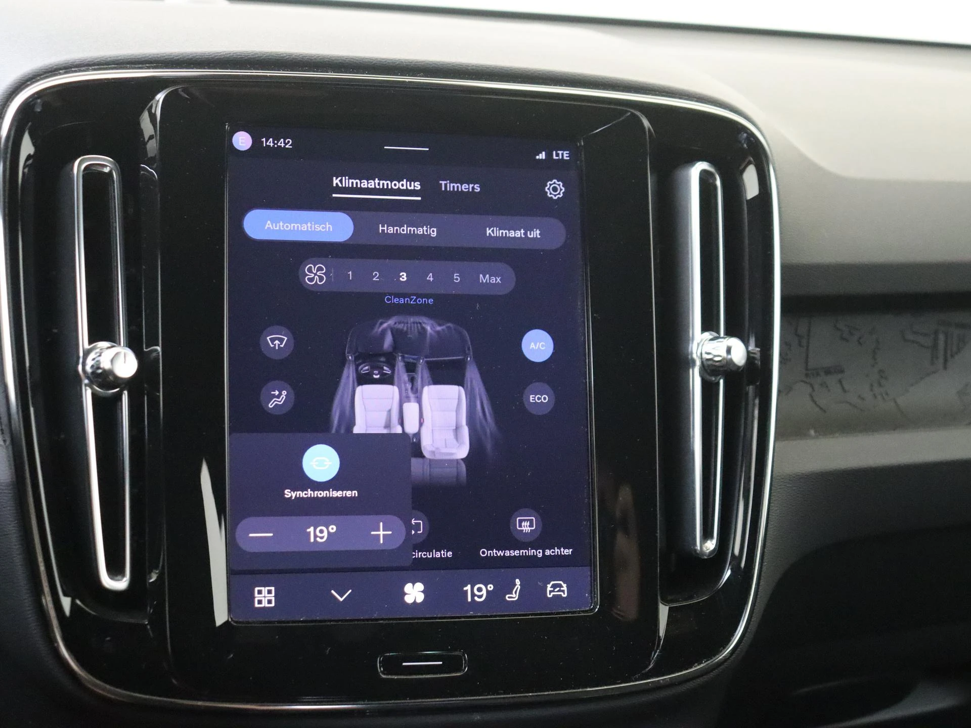 Volvo-XC40-image-17