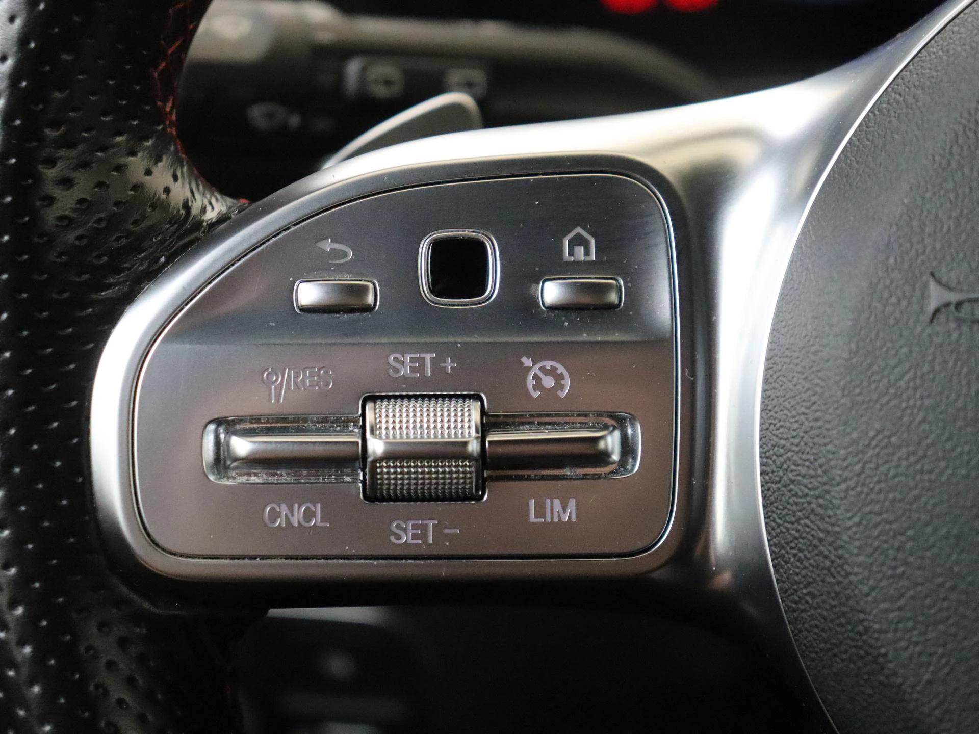 Mercedes-Benz GLA 200 AMG Line