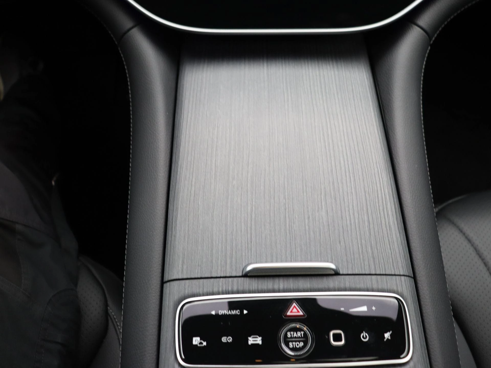 Mercedes-Benz-EQE-image-13