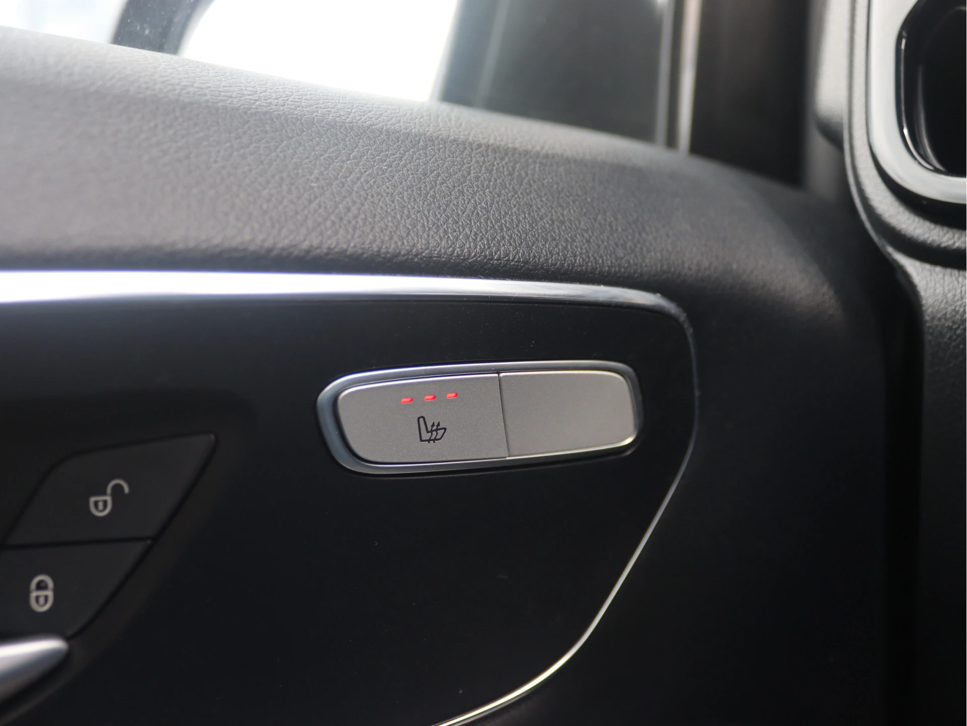 Mercedes-Benz-Vito-image-11