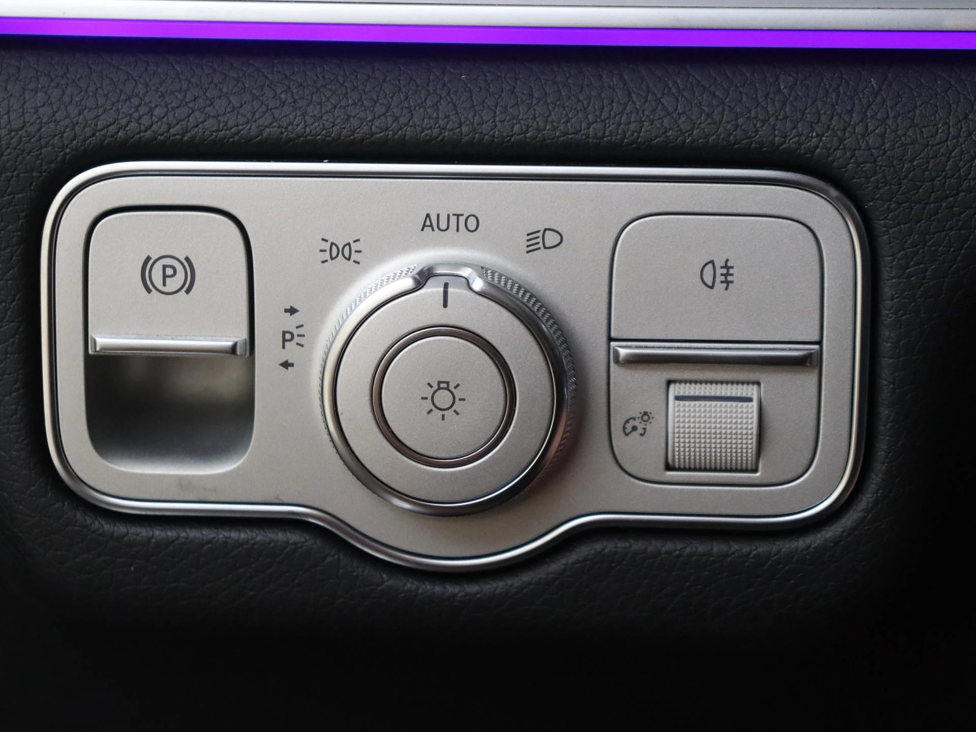 Mercedes-Benz-GLE-image-23