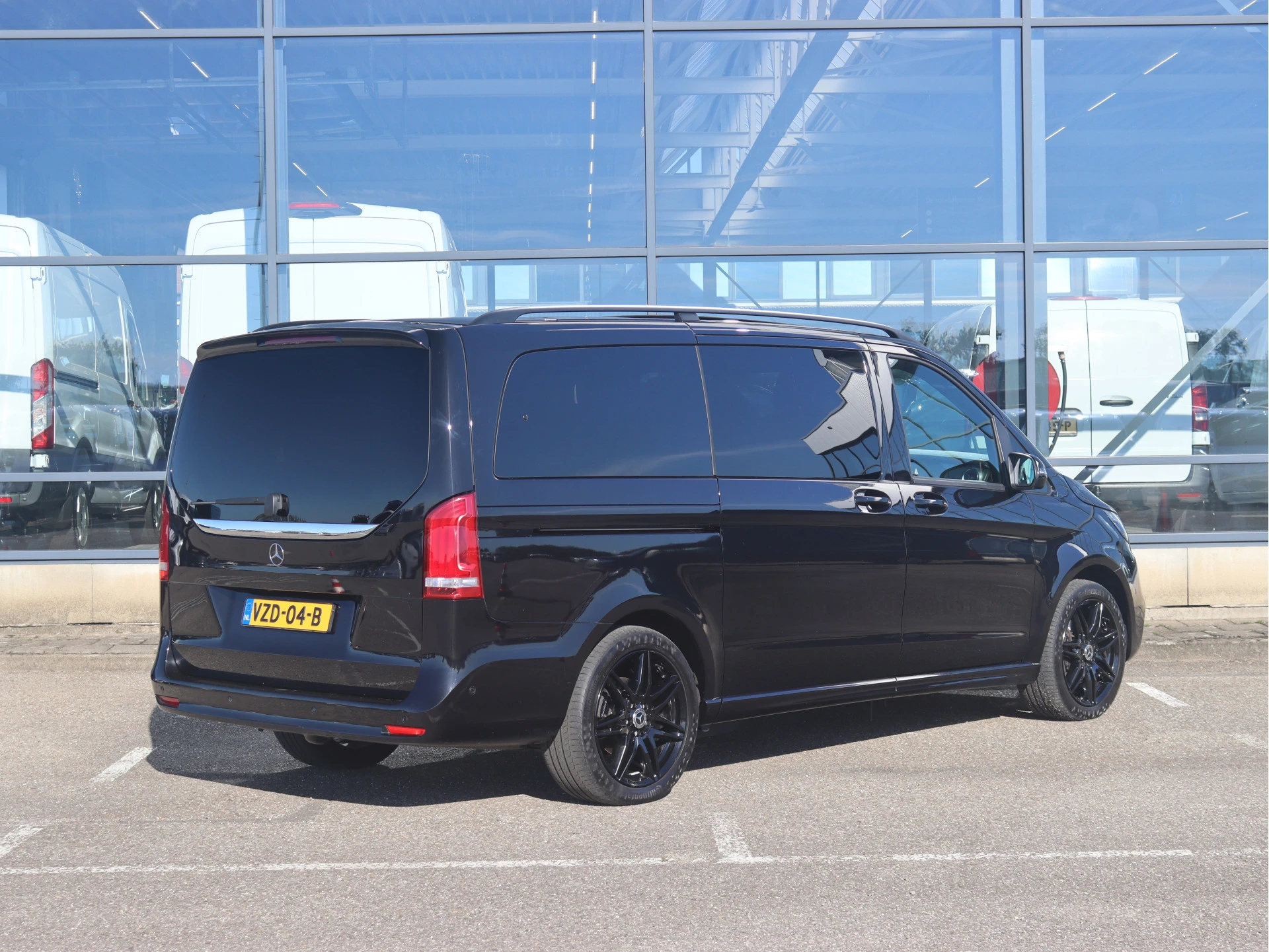 Mercedes-Benz-V-Klasse-image-1