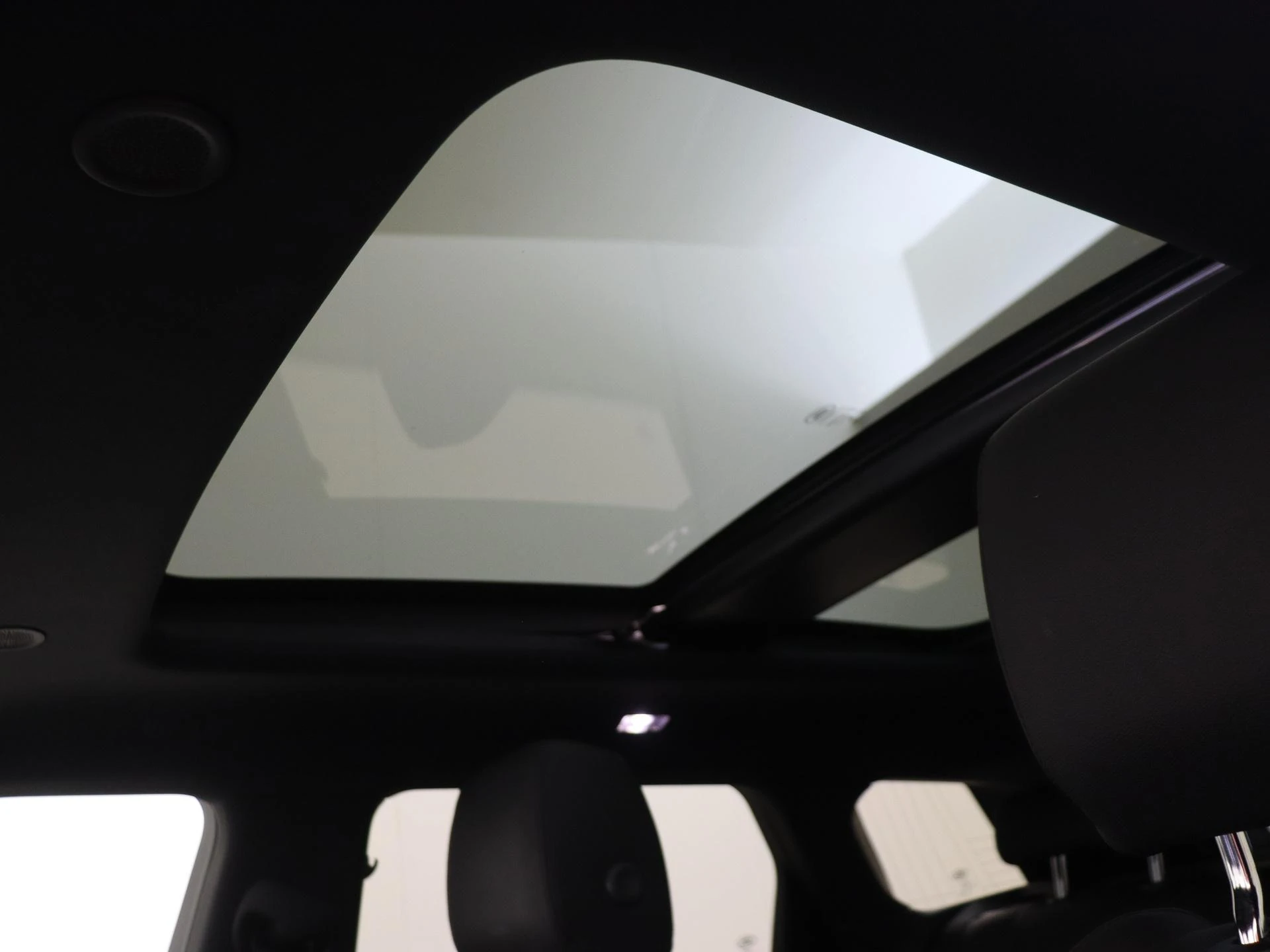 Land Rover-Range Rover Evoque-image-25