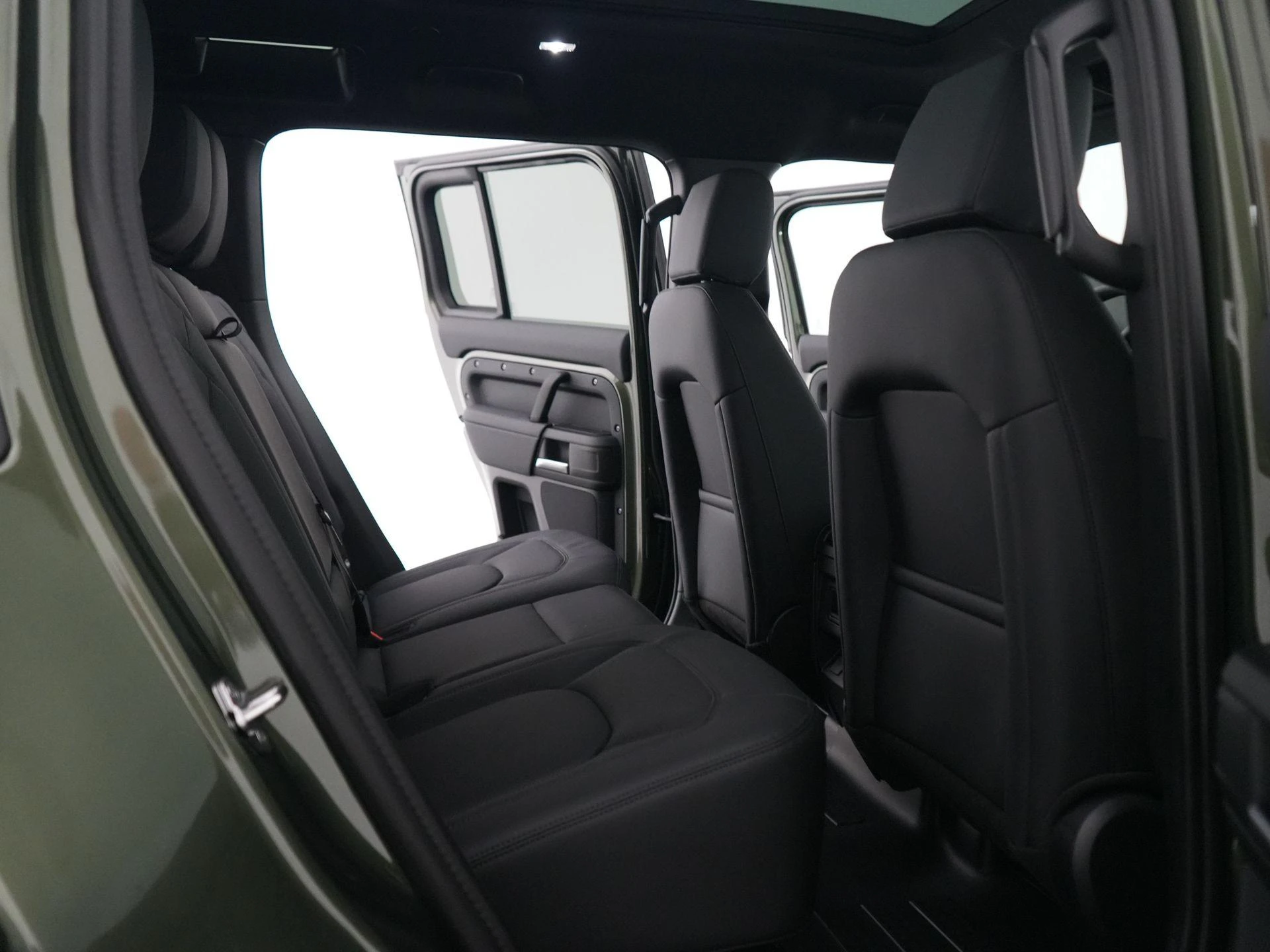 Land Rover-Defender-image-36