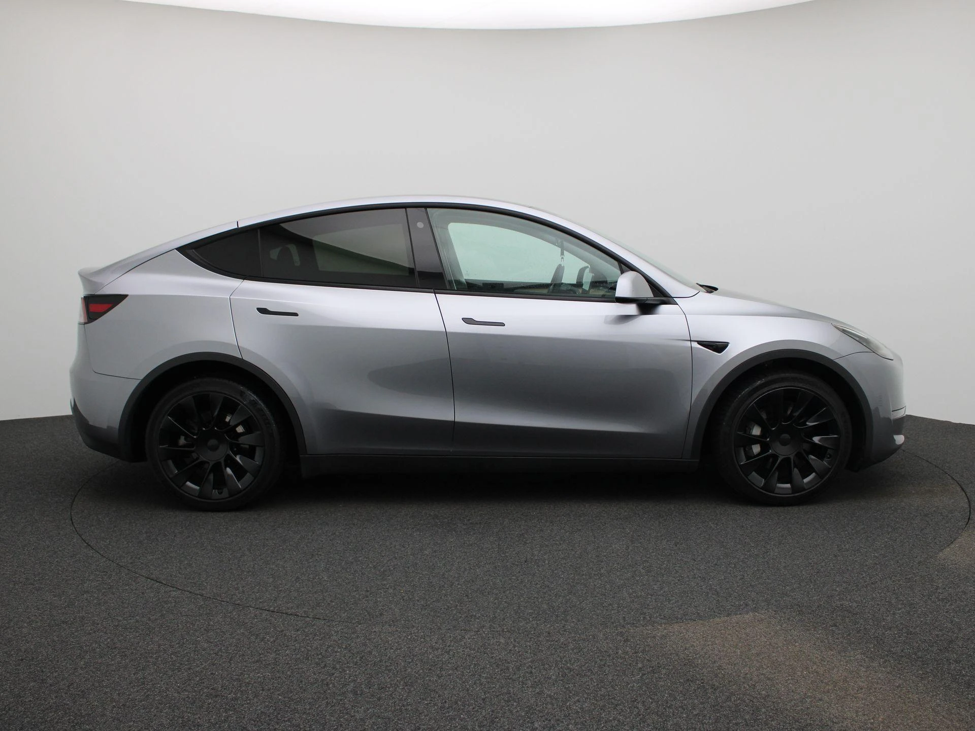 Tesla-Model Y-image-5