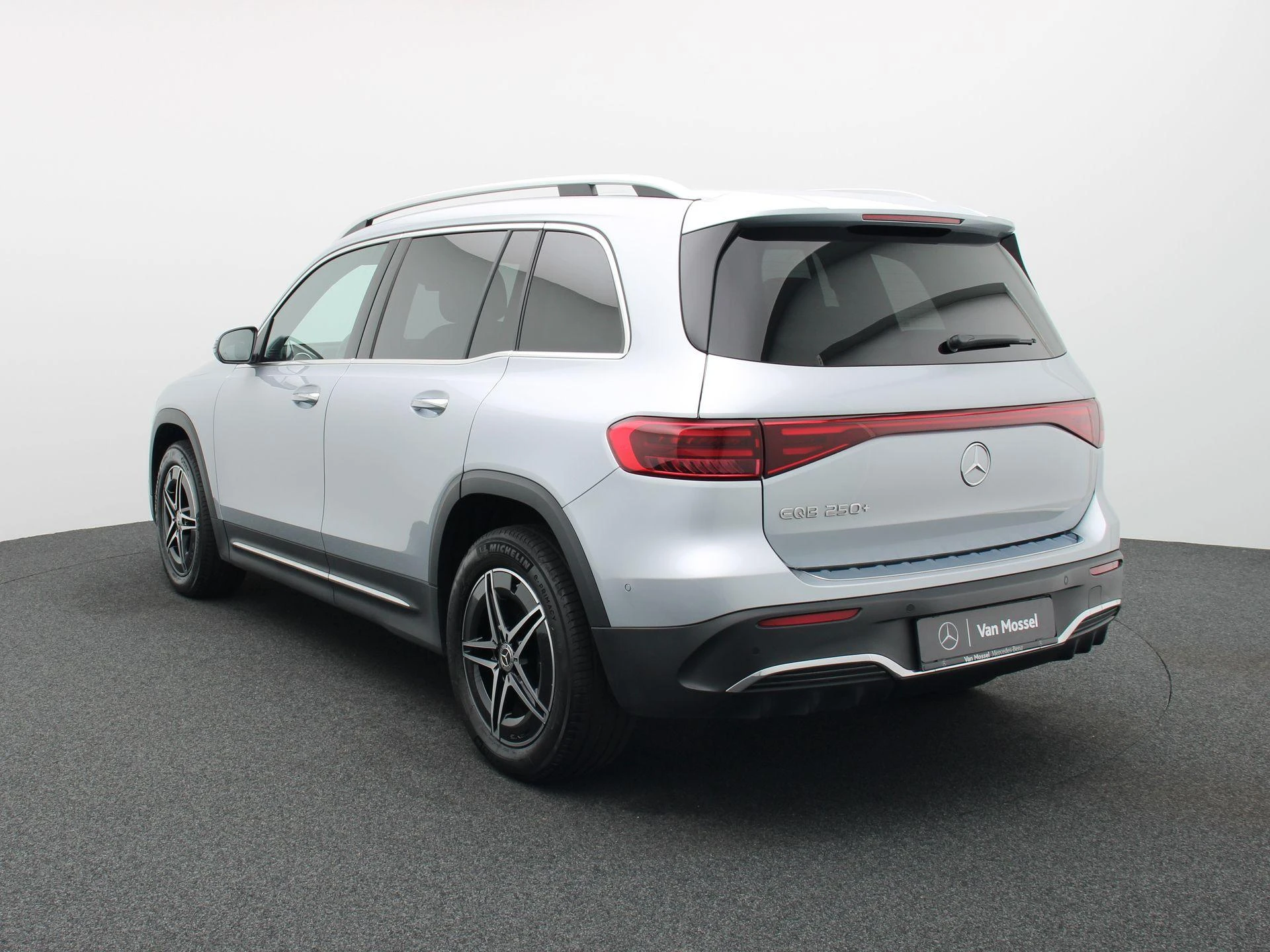Mercedes-Benz EQB 250+ Business Star Edition + PANO DAK + BURMESTER + HEAD UP + MEMORY +