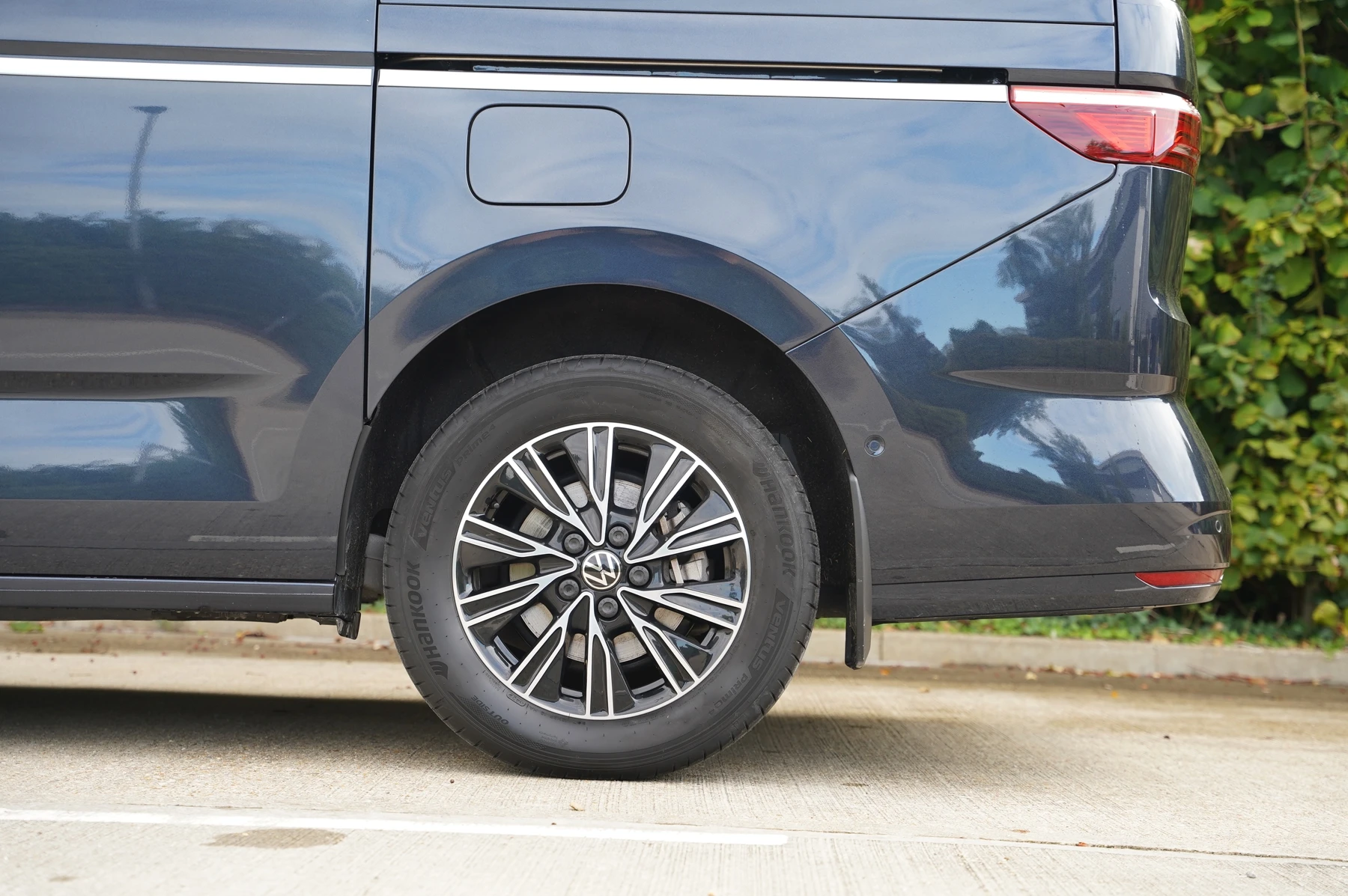 Volkswagen-Multivan-image-35