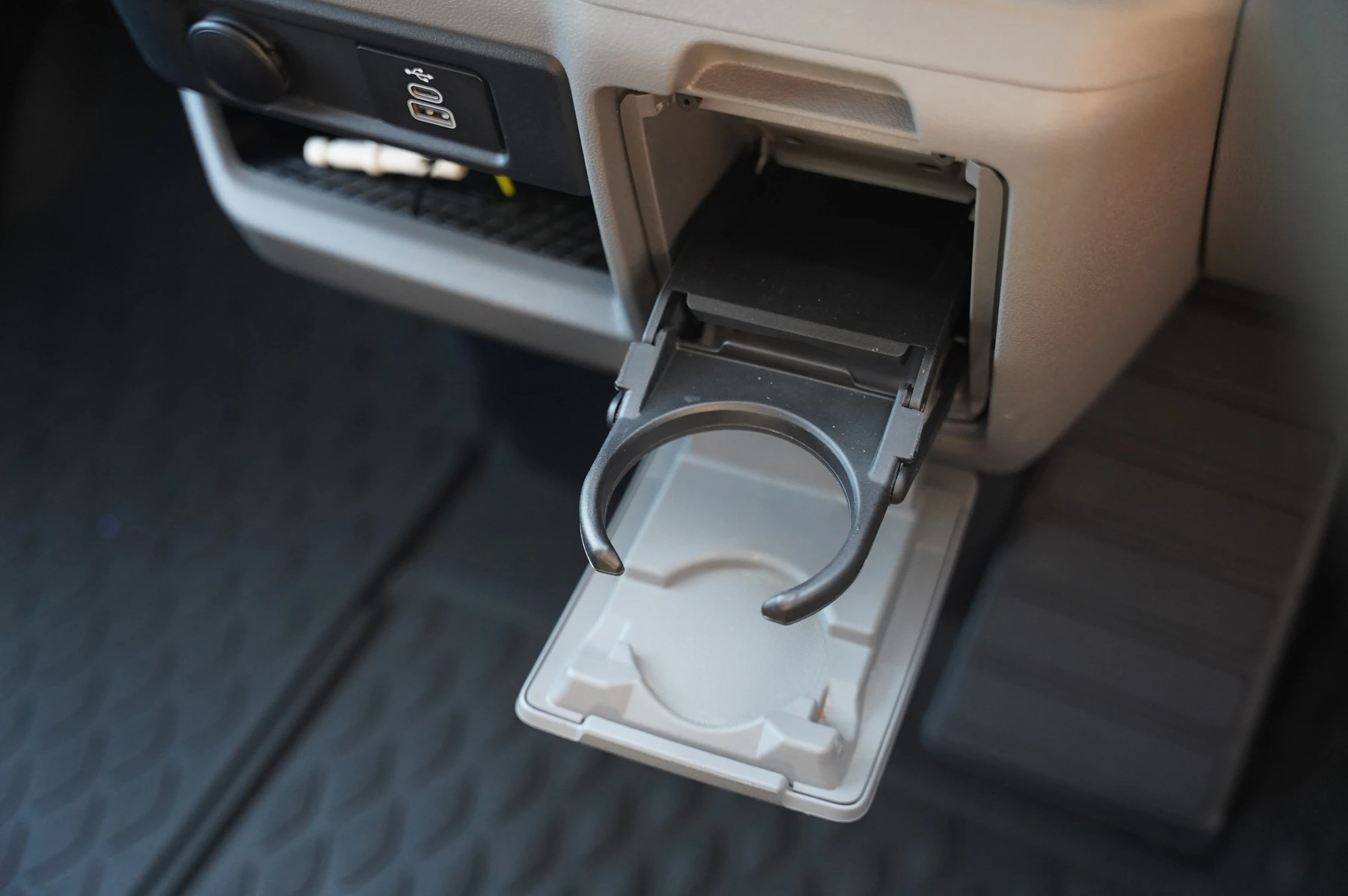 Volkswagen-Transporter-image-9
