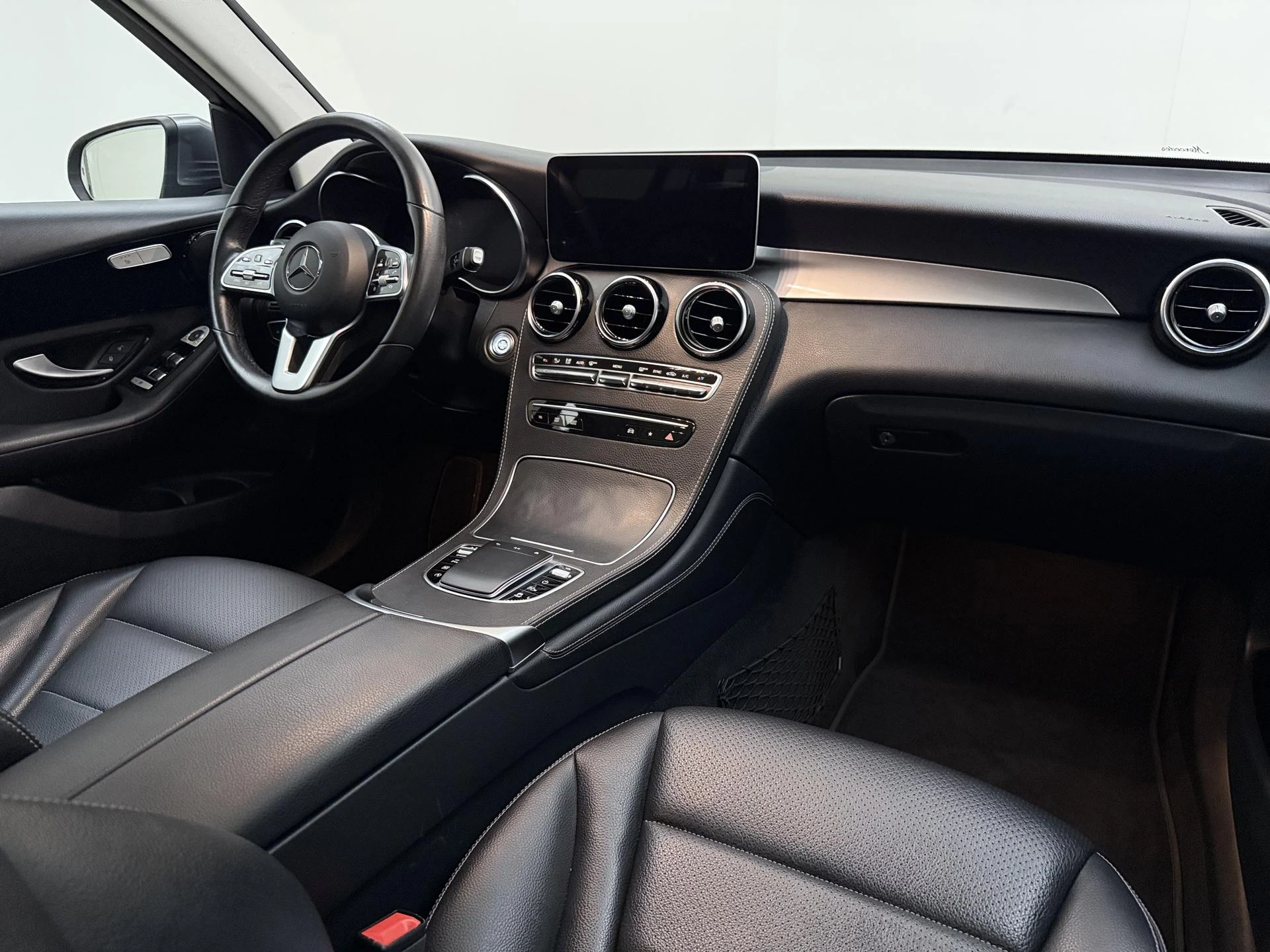 Mercedes-Benz-GLC-image-10