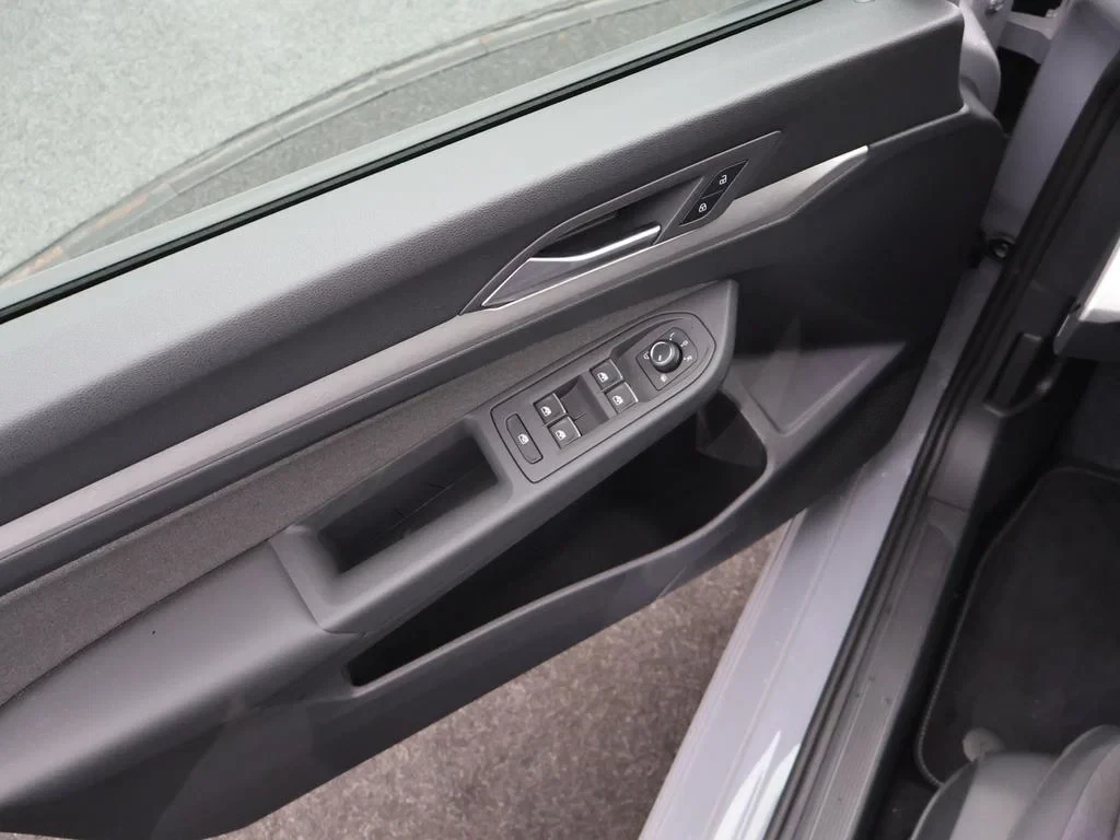 Volkswagen-Golf-image-13