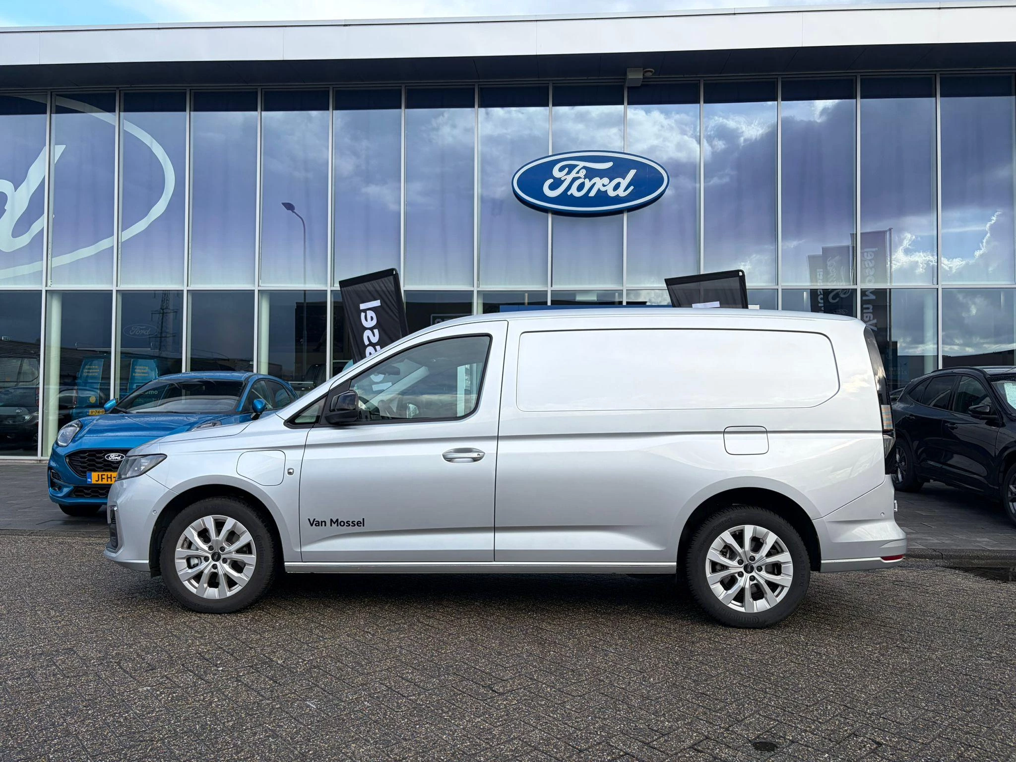 Ford-Transit Connect-image-1