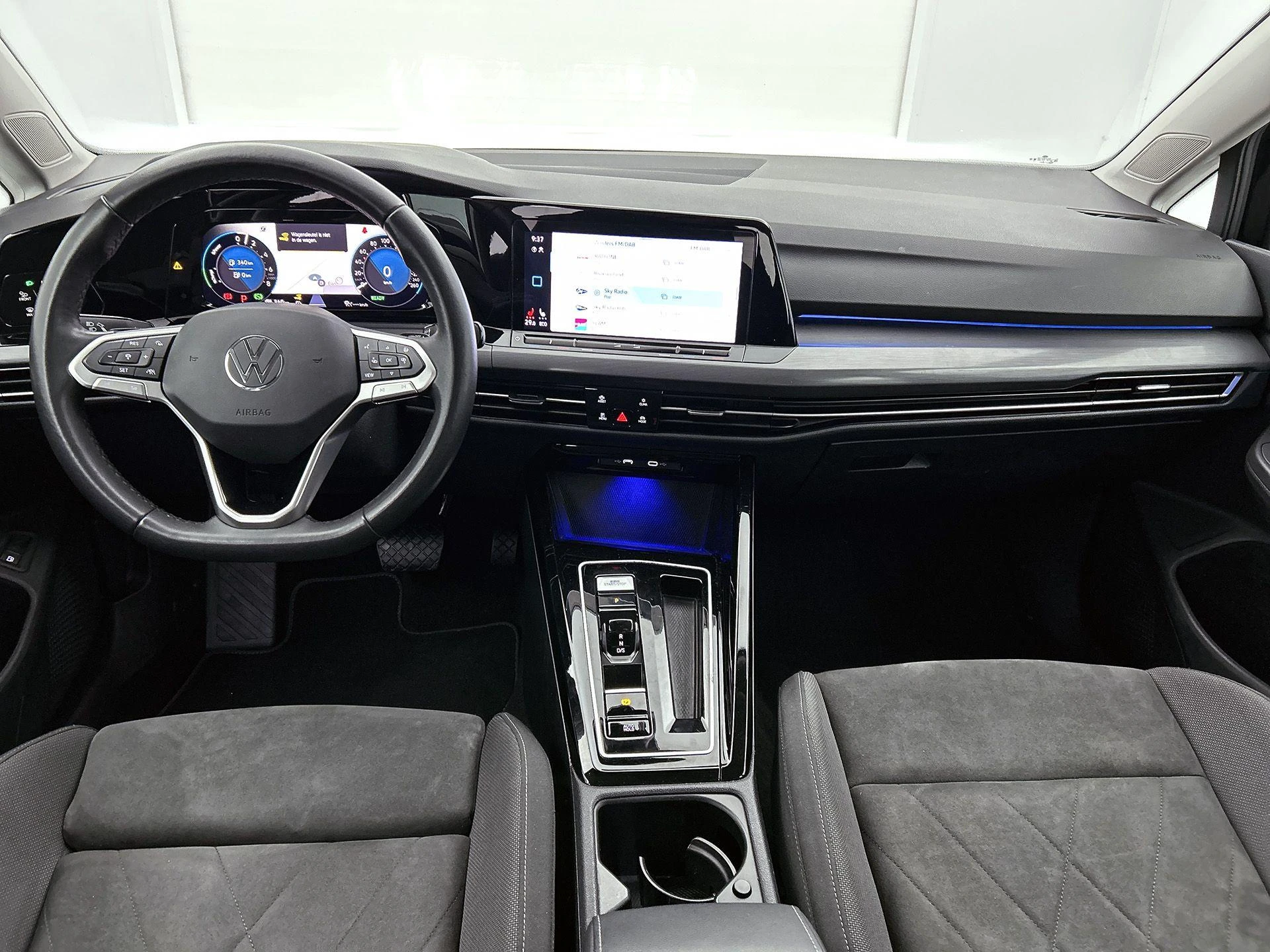 Volkswagen-Golf-image-19