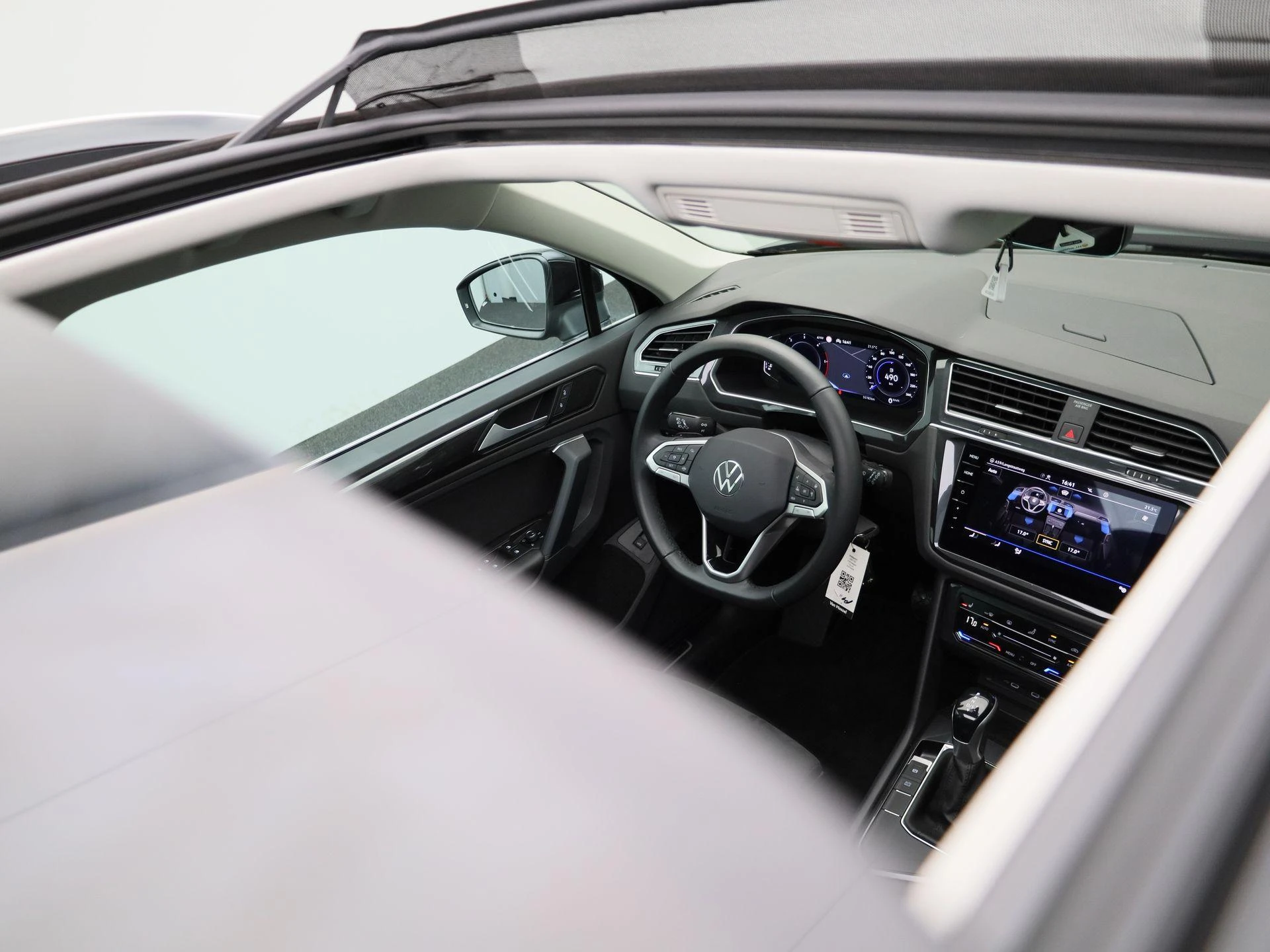 Volkswagen-Tiguan-image-38