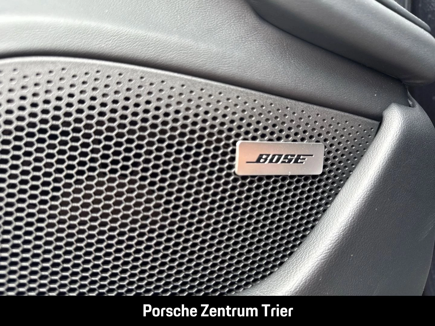 Porsche Taycan Sport Turismo Black Edition HA-Lenkung black edition