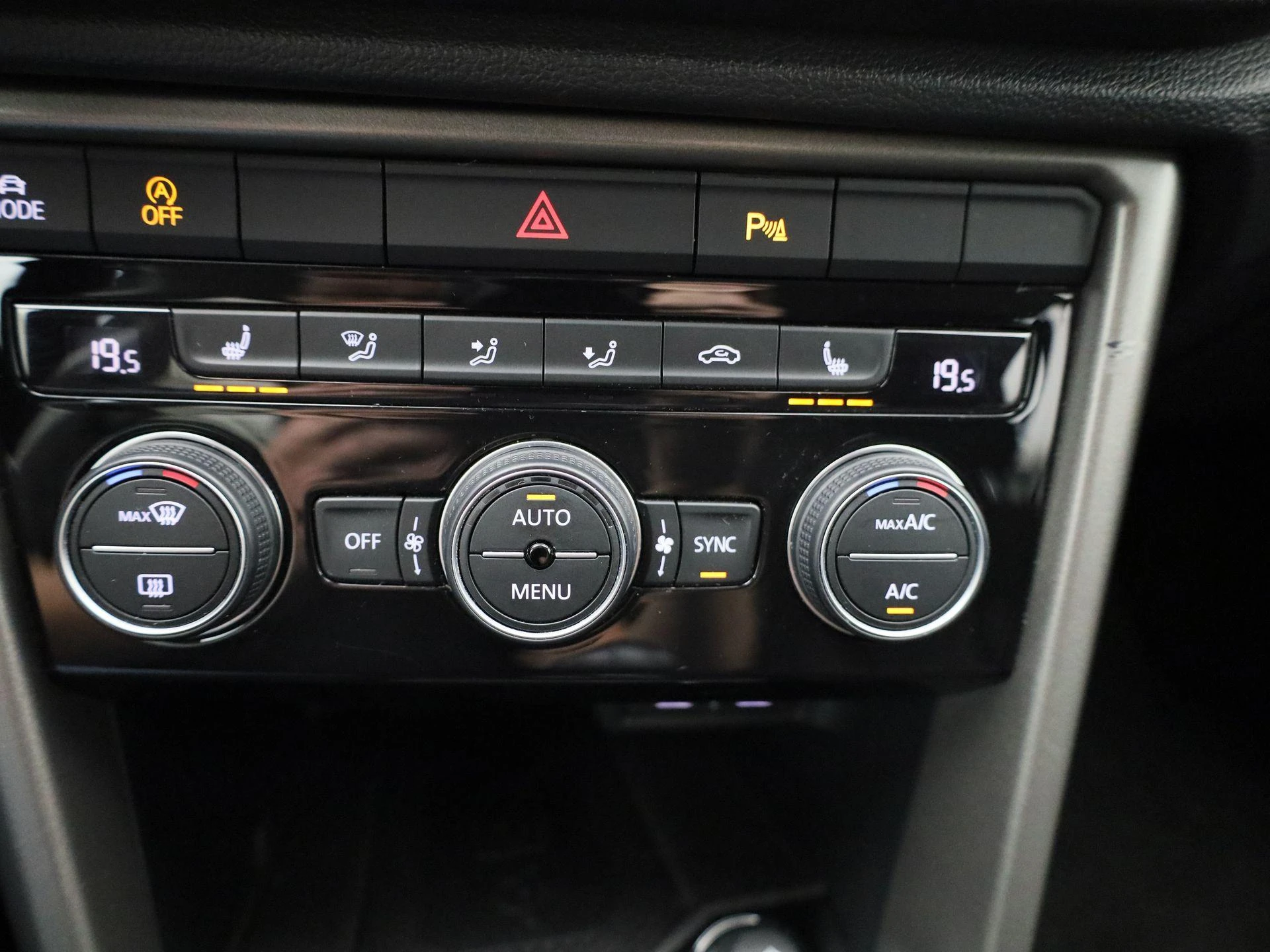 Volkswagen-T-Roc-image-20