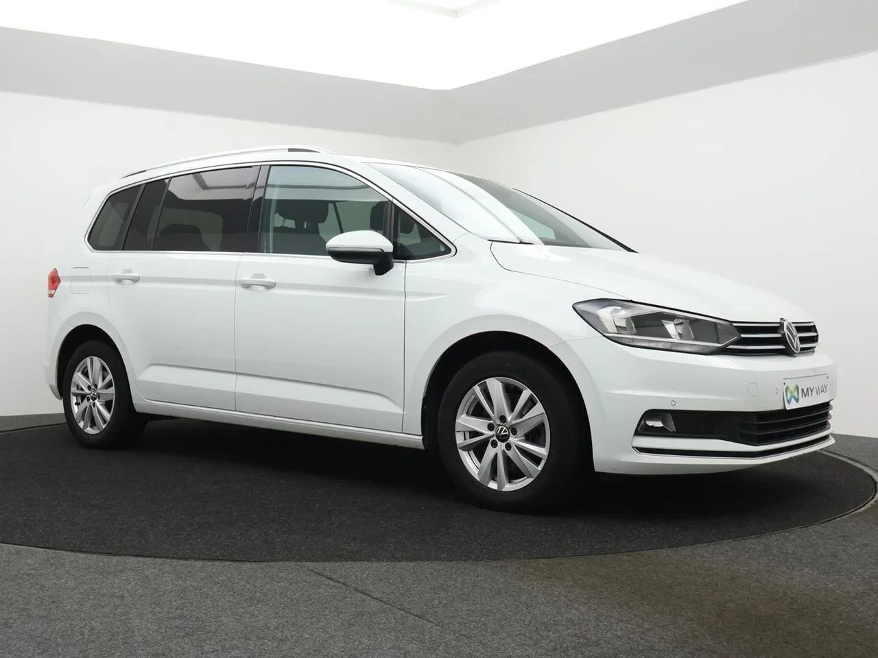 Volkswagen-Touran-image-6