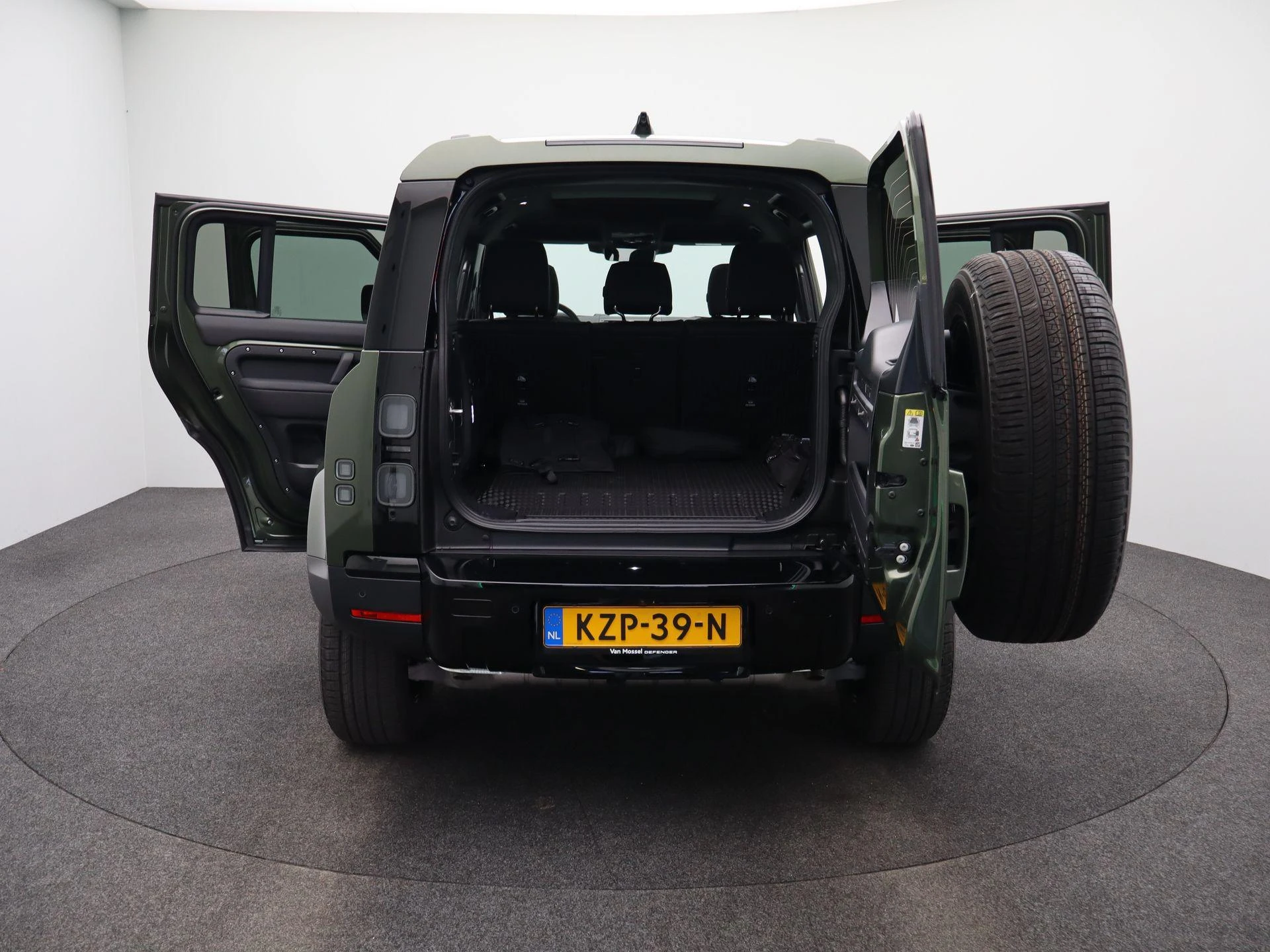 Land Rover-Defender-image-12