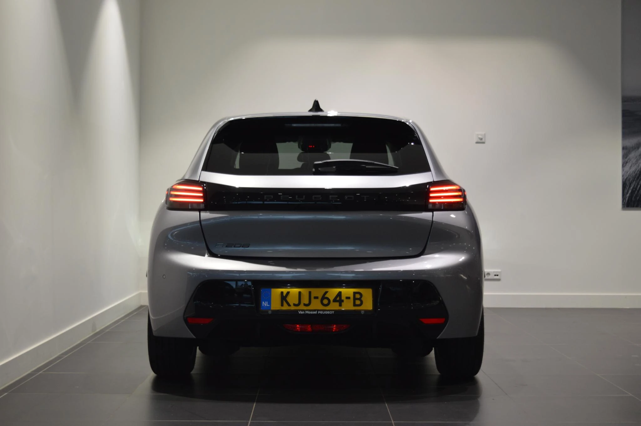 Peugeot-e-208-image-5