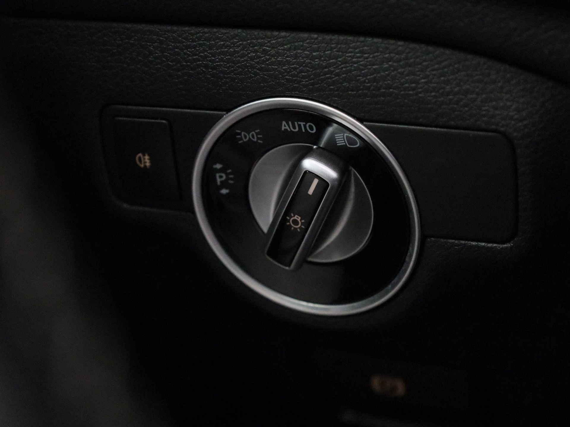 Mercedes-Benz-GLA-image-25