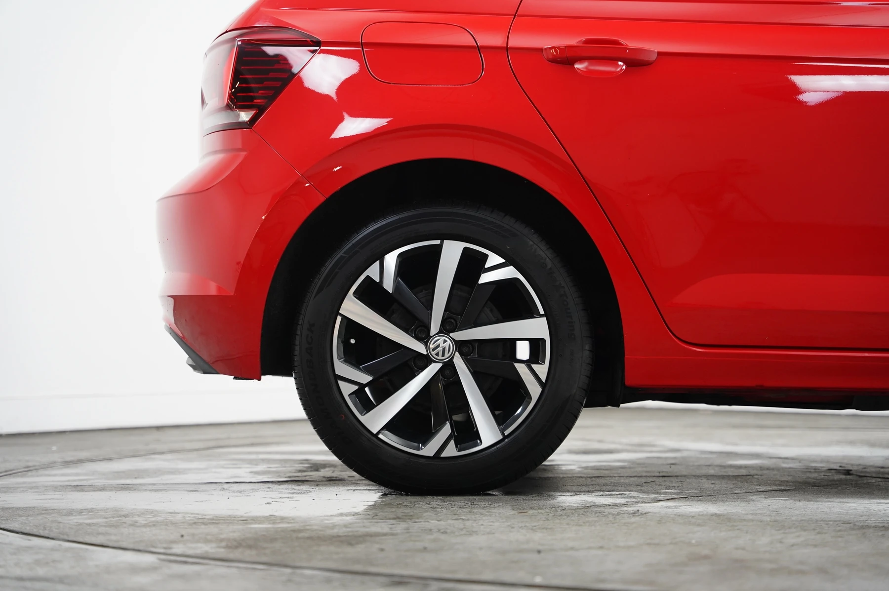 Volkswagen-Polo-image-31