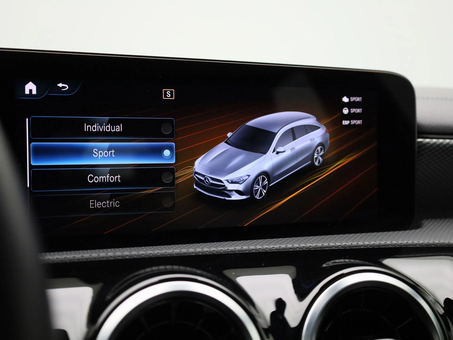 Mercedes-Benz-CLA-image-31