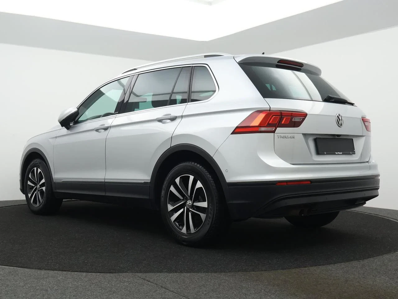 Volkswagen-Tiguan-image-15