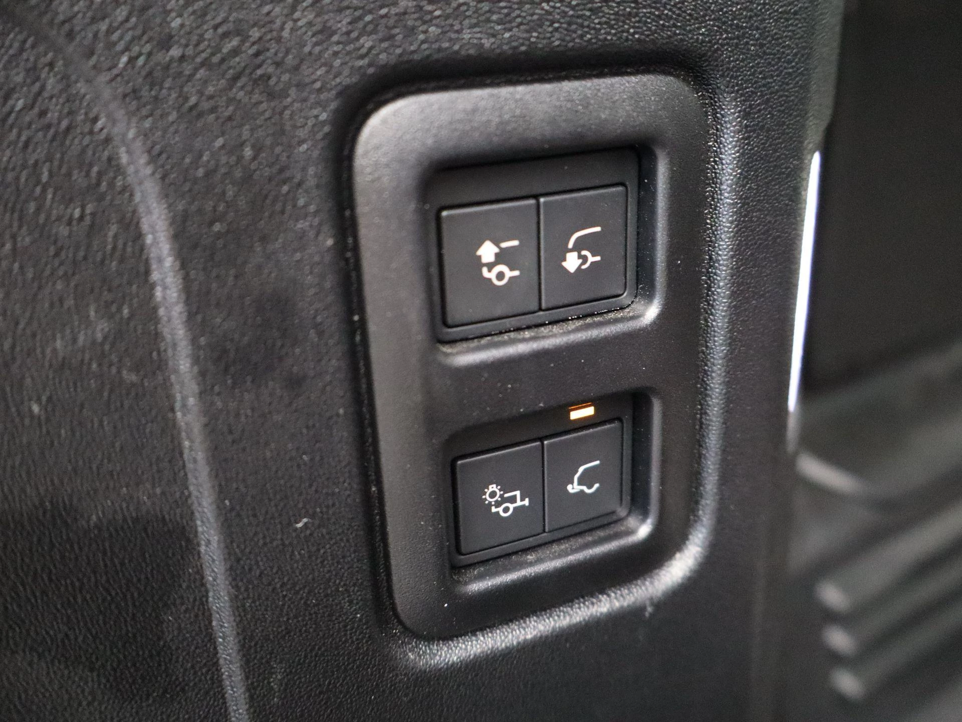 Land Rover-Defender-image-33