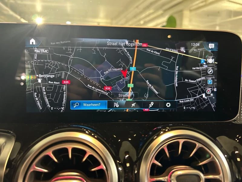 Mercedes-Benz-GLB-image-2