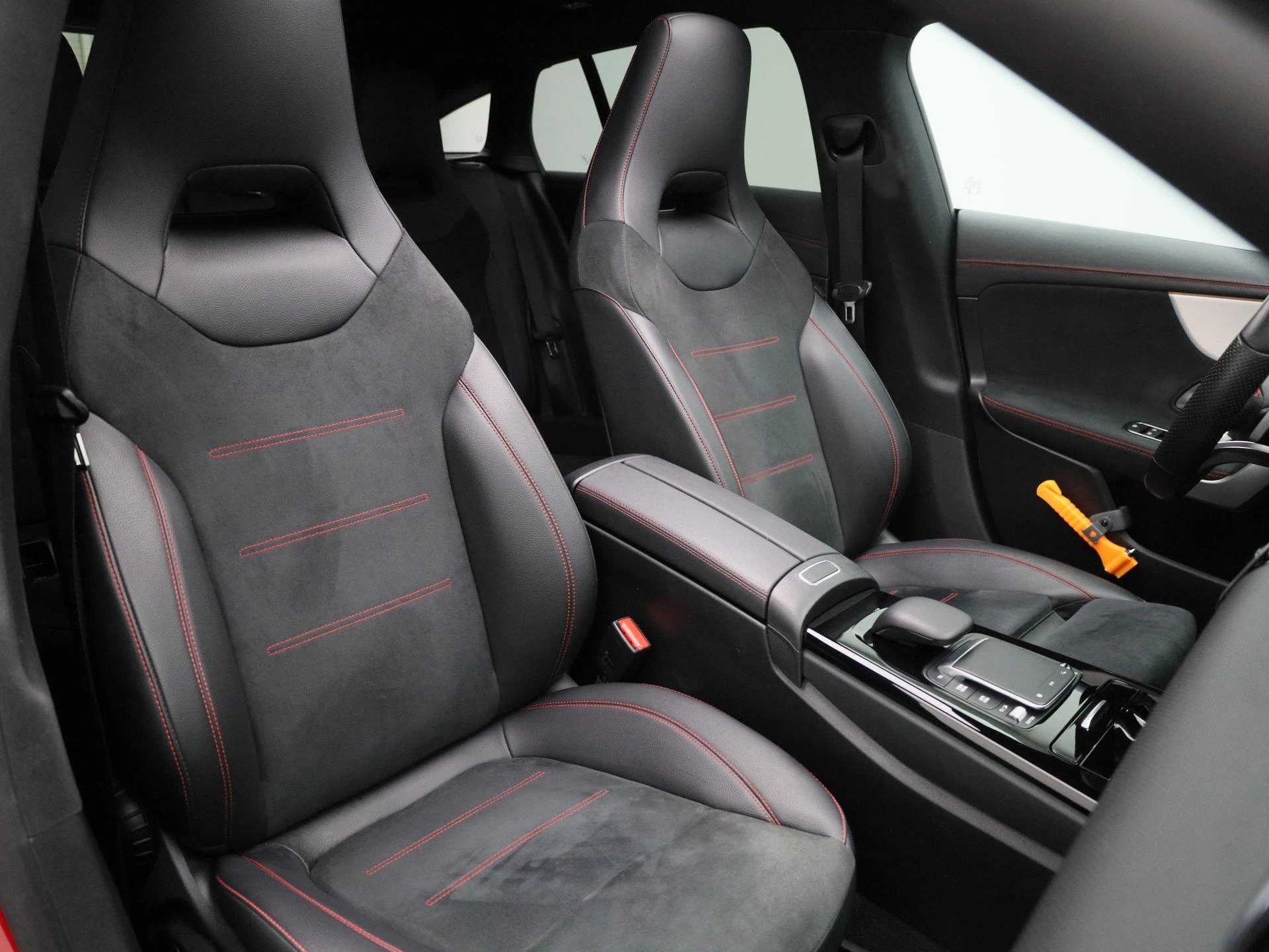 Mercedes-Benz-CLA-image-42
