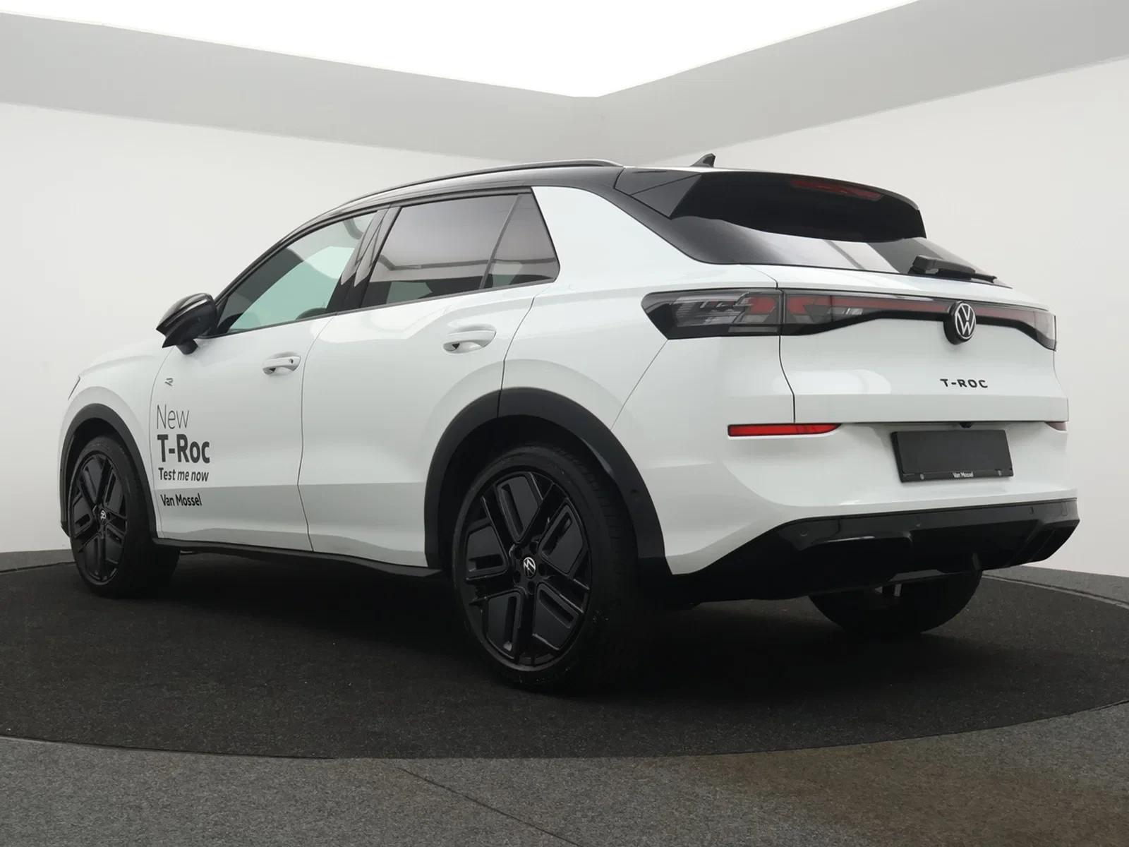 Volkswagen-T-Roc-image-6