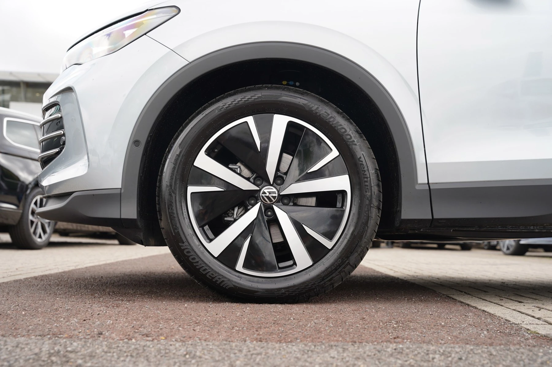 Volkswagen-Tiguan-image-4