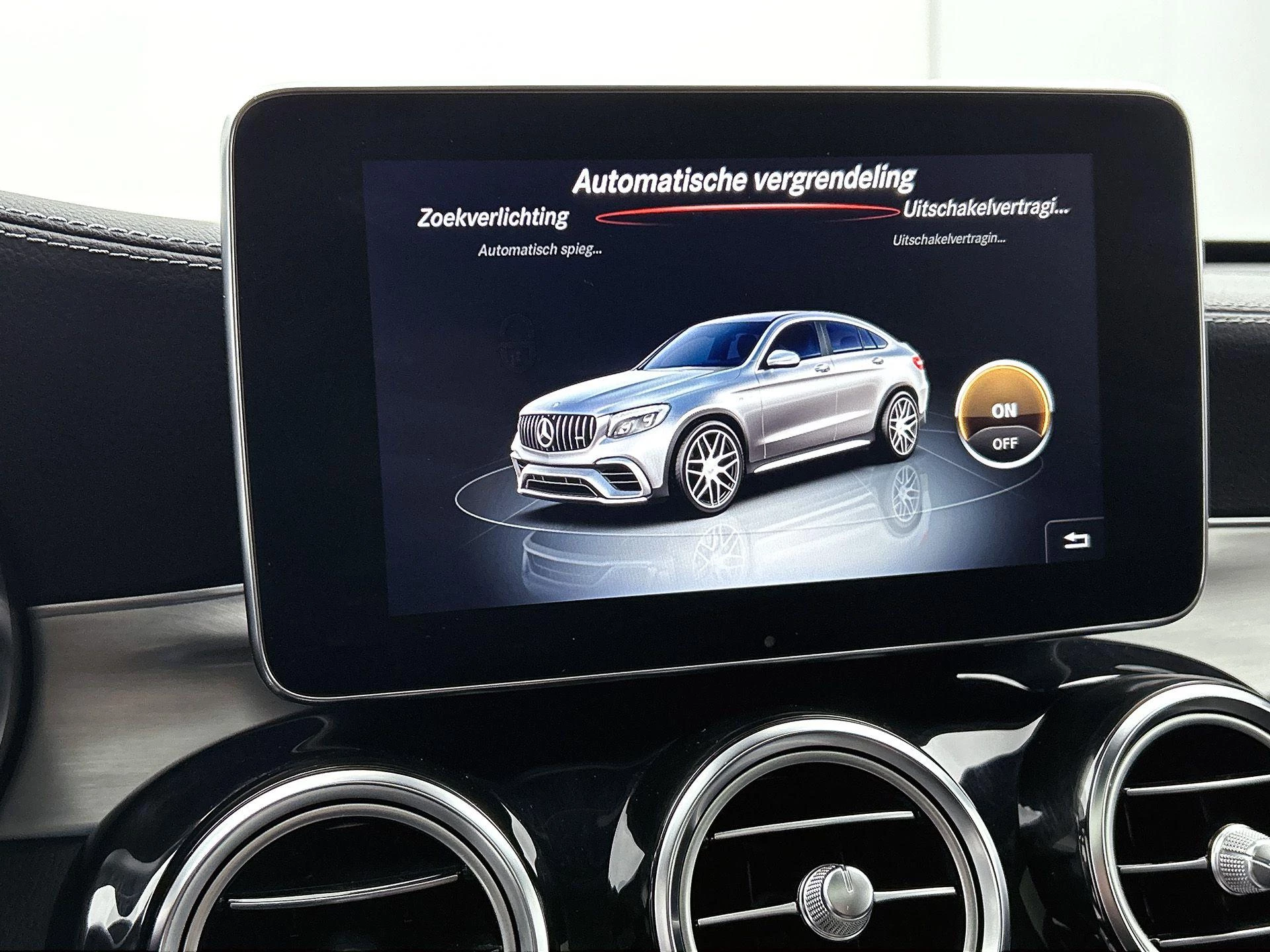 Mercedes-Benz-GLC-image-17