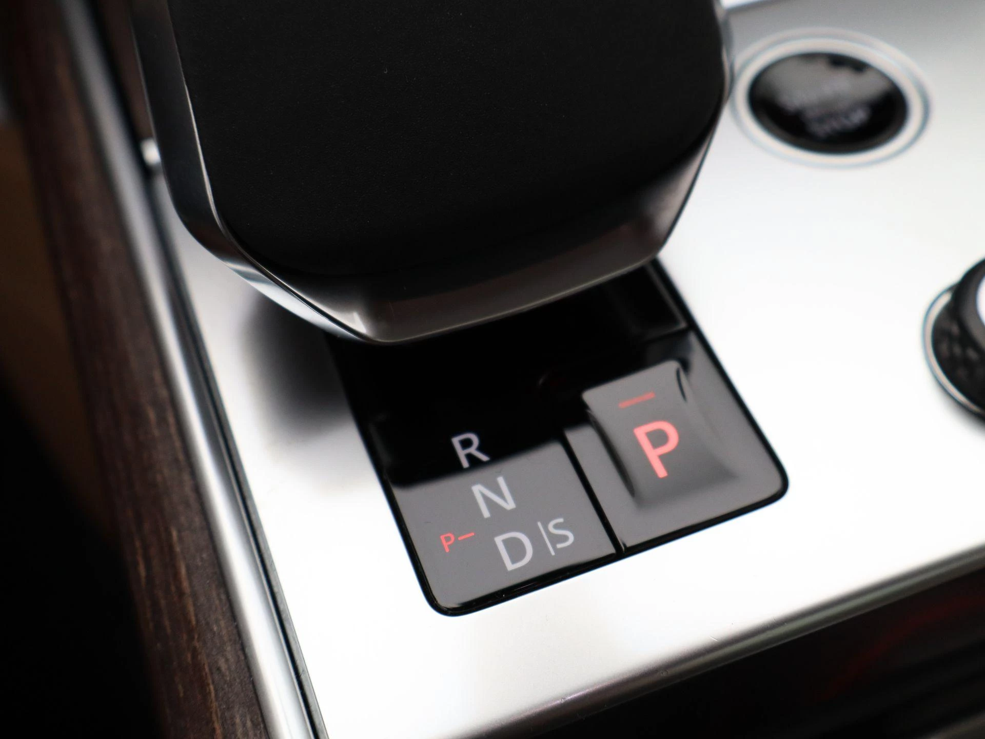 Land Rover-Range Rover-image-22