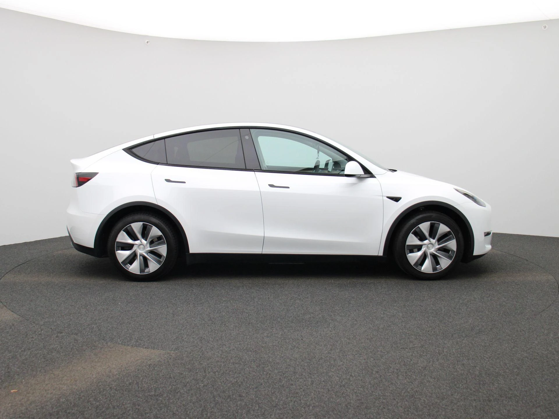 Tesla-Model Y-image-5