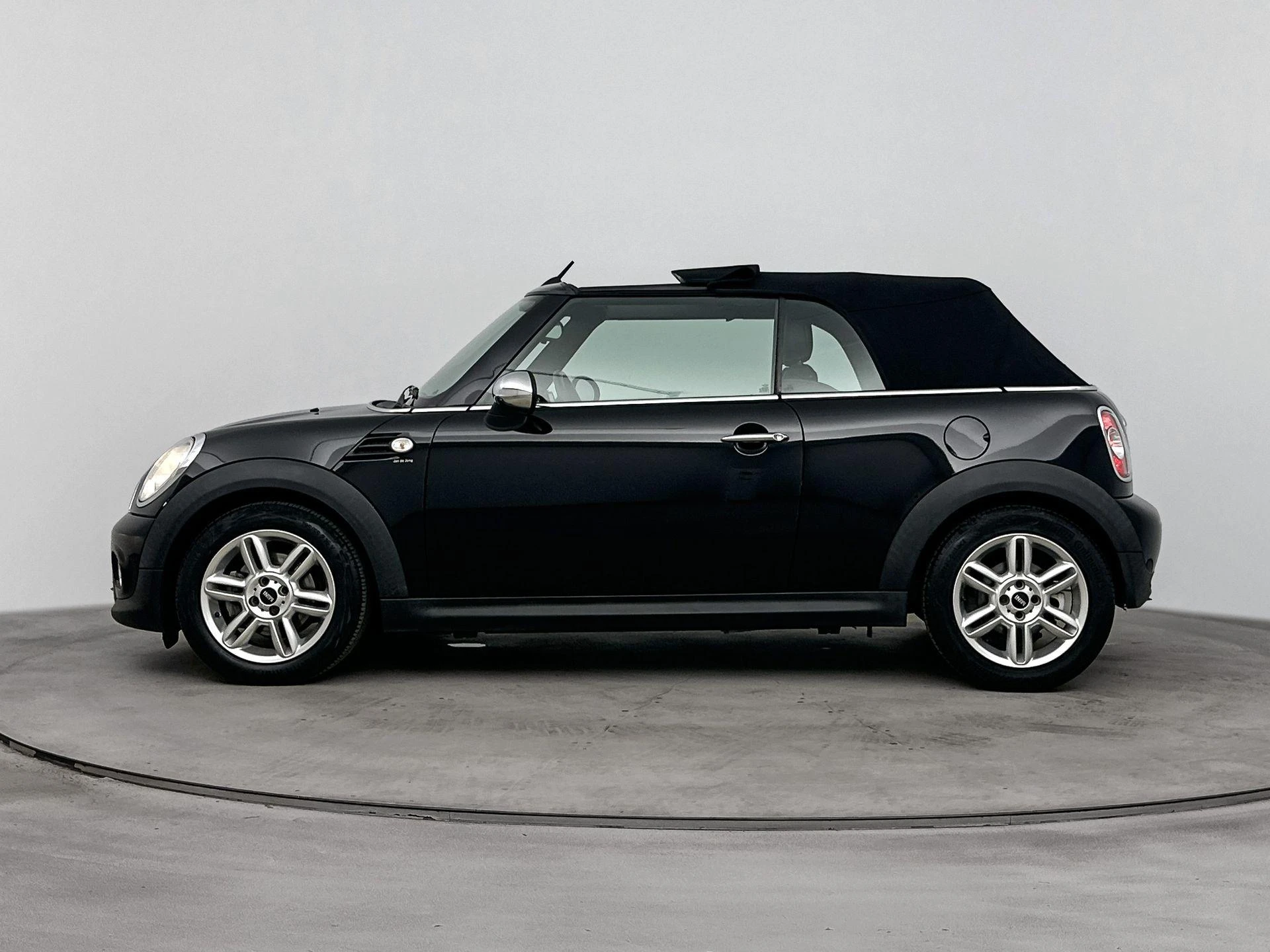 MINI-Cooper Cabrio-image-1