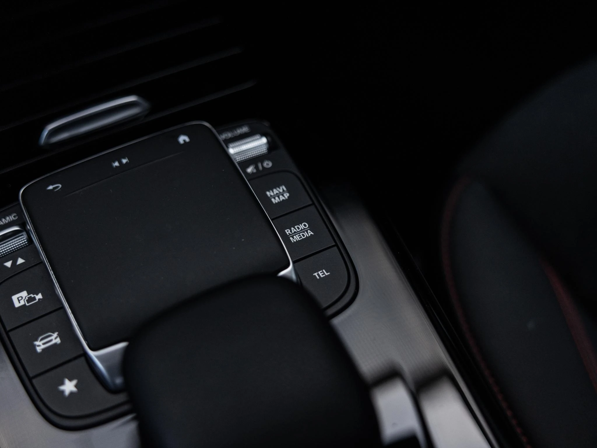 Mercedes-Benz-CLA-image-50