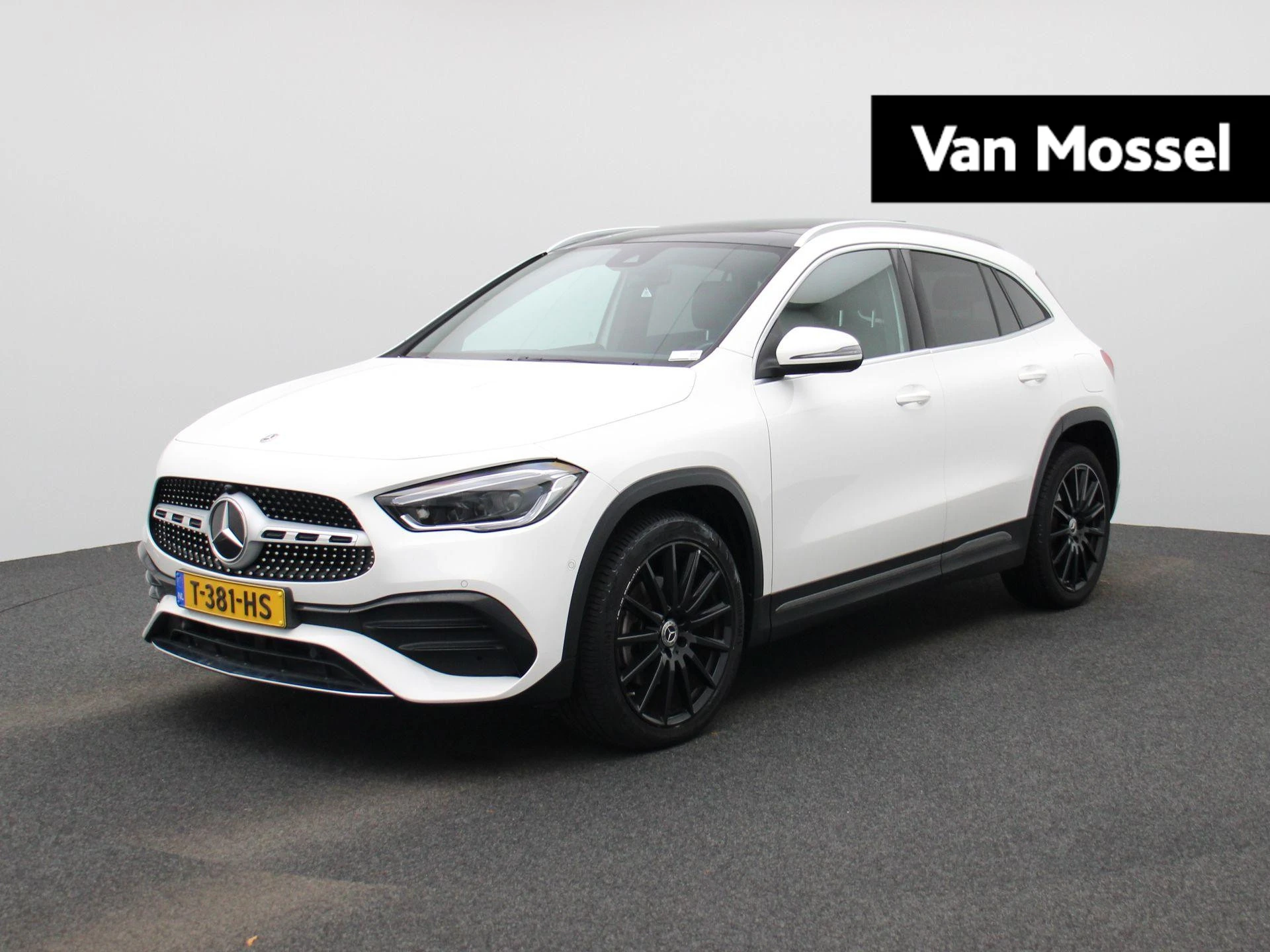 Mercedes-Benz-GLA-image-0
