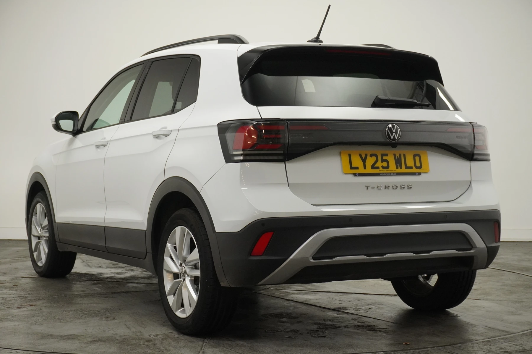Volkswagen-T-Cross-image-2