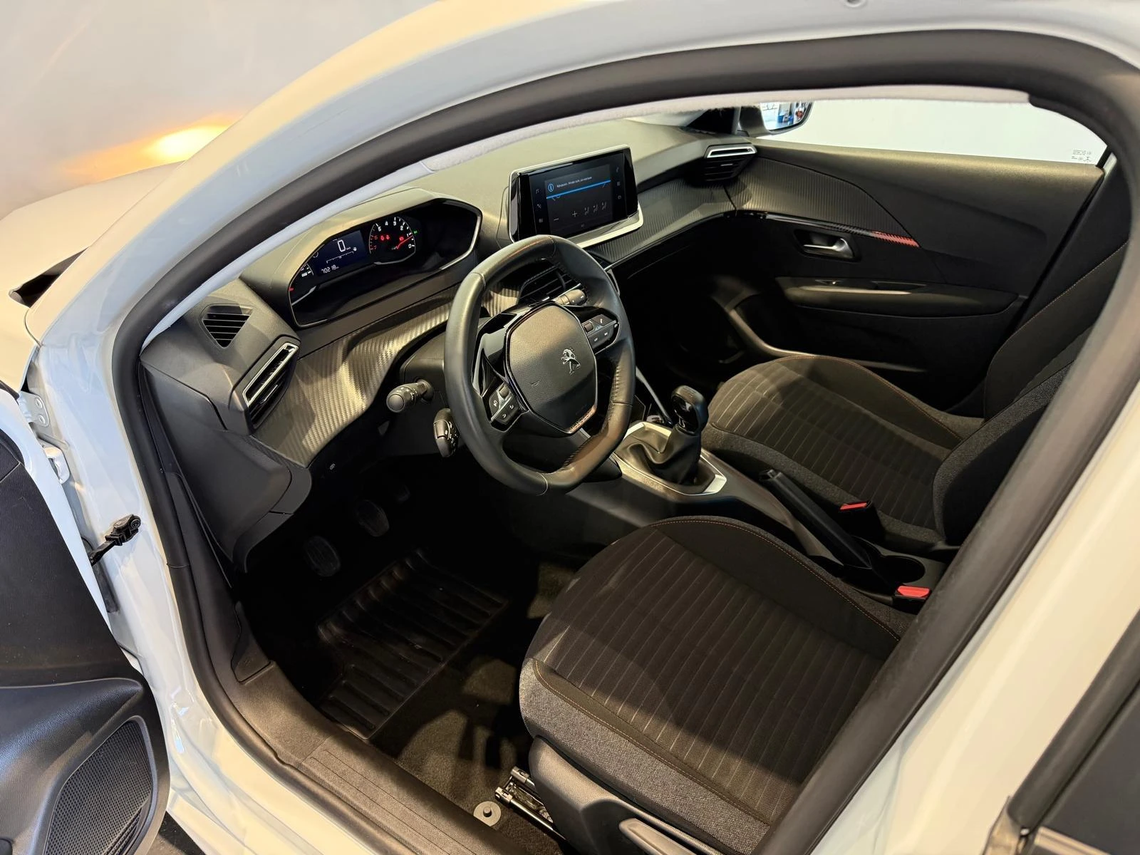 Peugeot-208-image-13